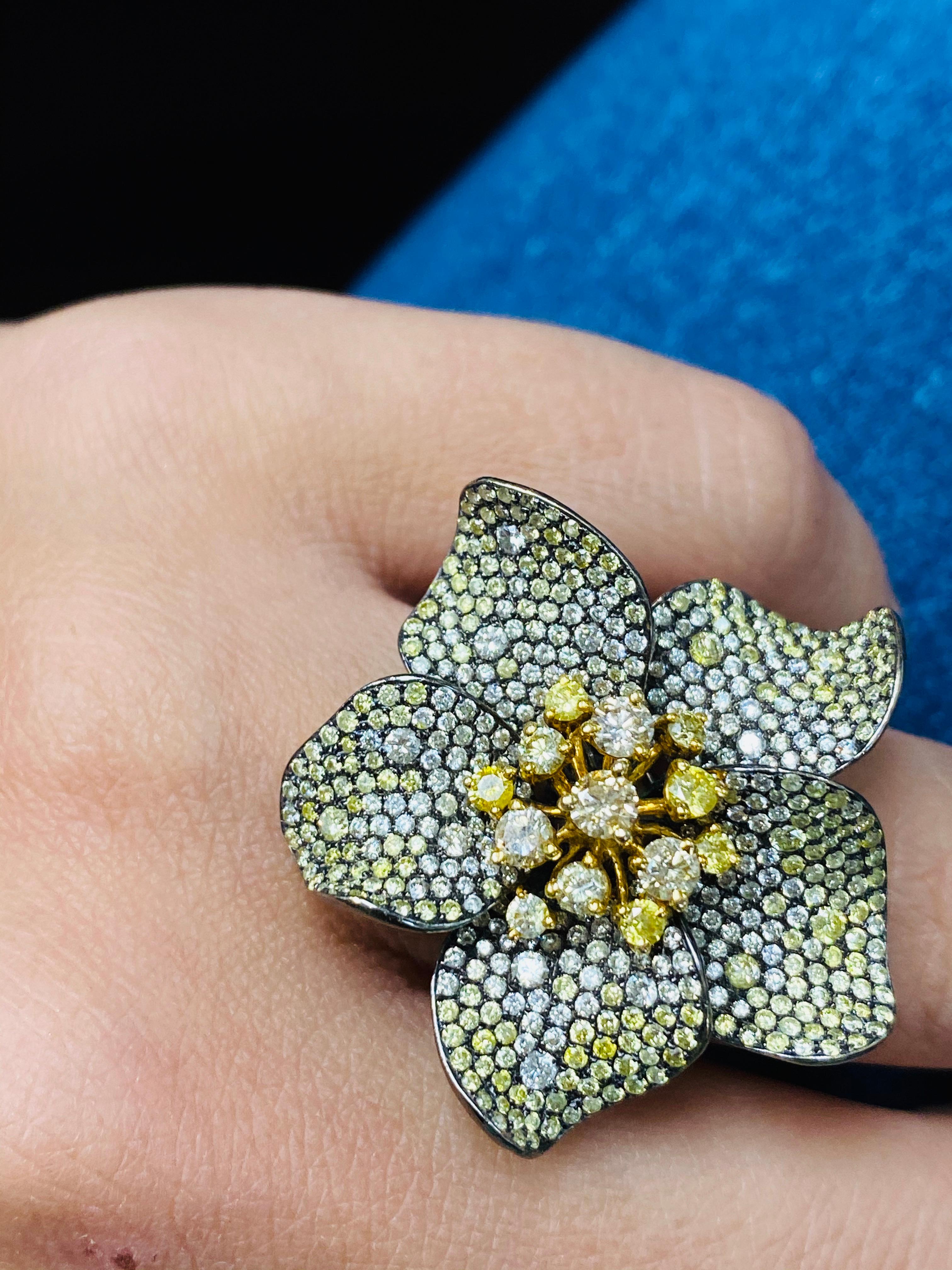 Round Cut Multi-Color Diamond Gold Flower Ring For Sale