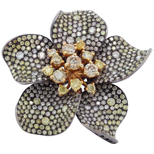 14k Yellow Gold Enameled Flower and Diamond Ring For Sale at 1stDibs