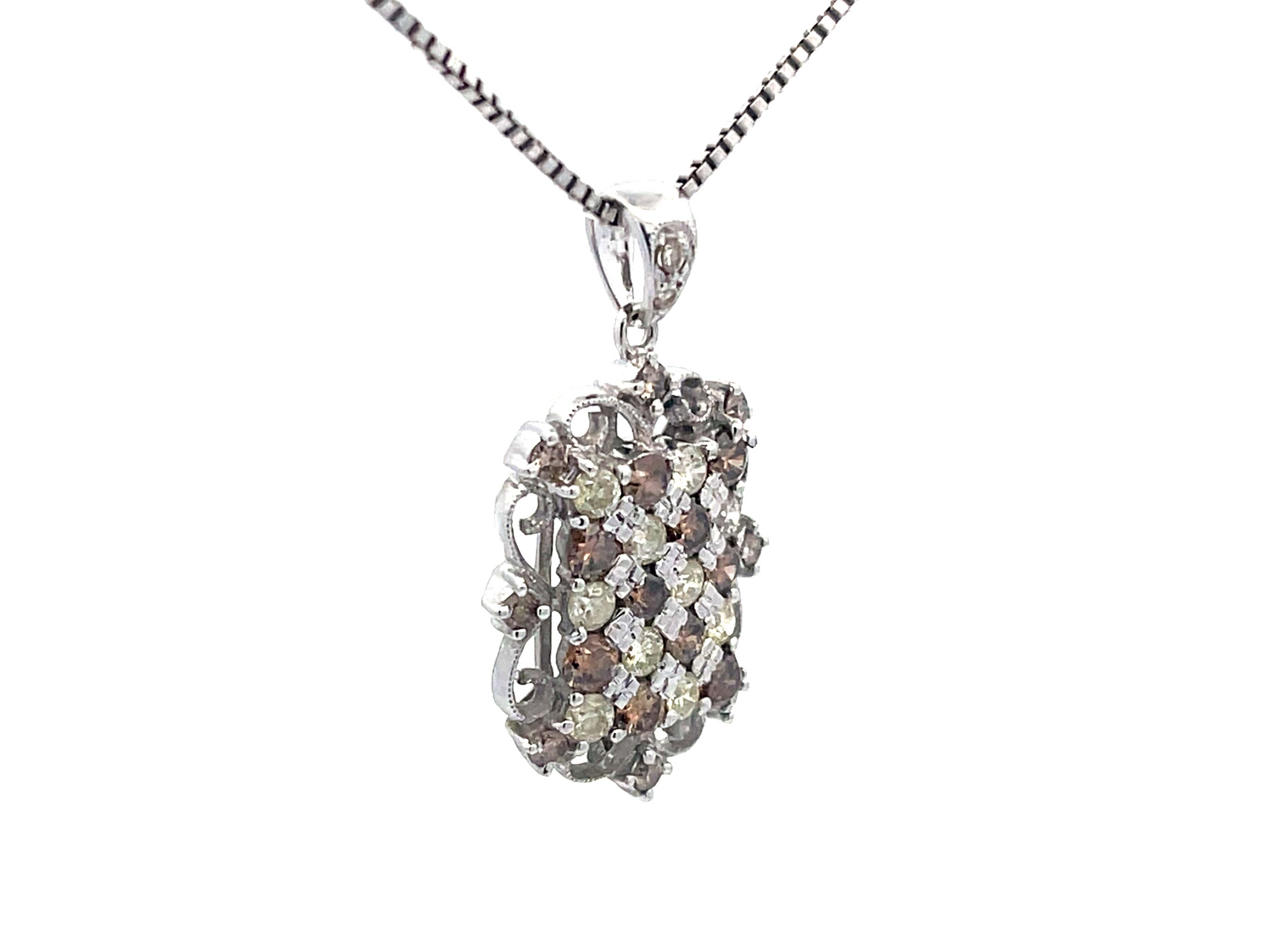 Taille ronde Pendentif en or blanc 18 carats avec diamants multicolores sur chaîne en vente