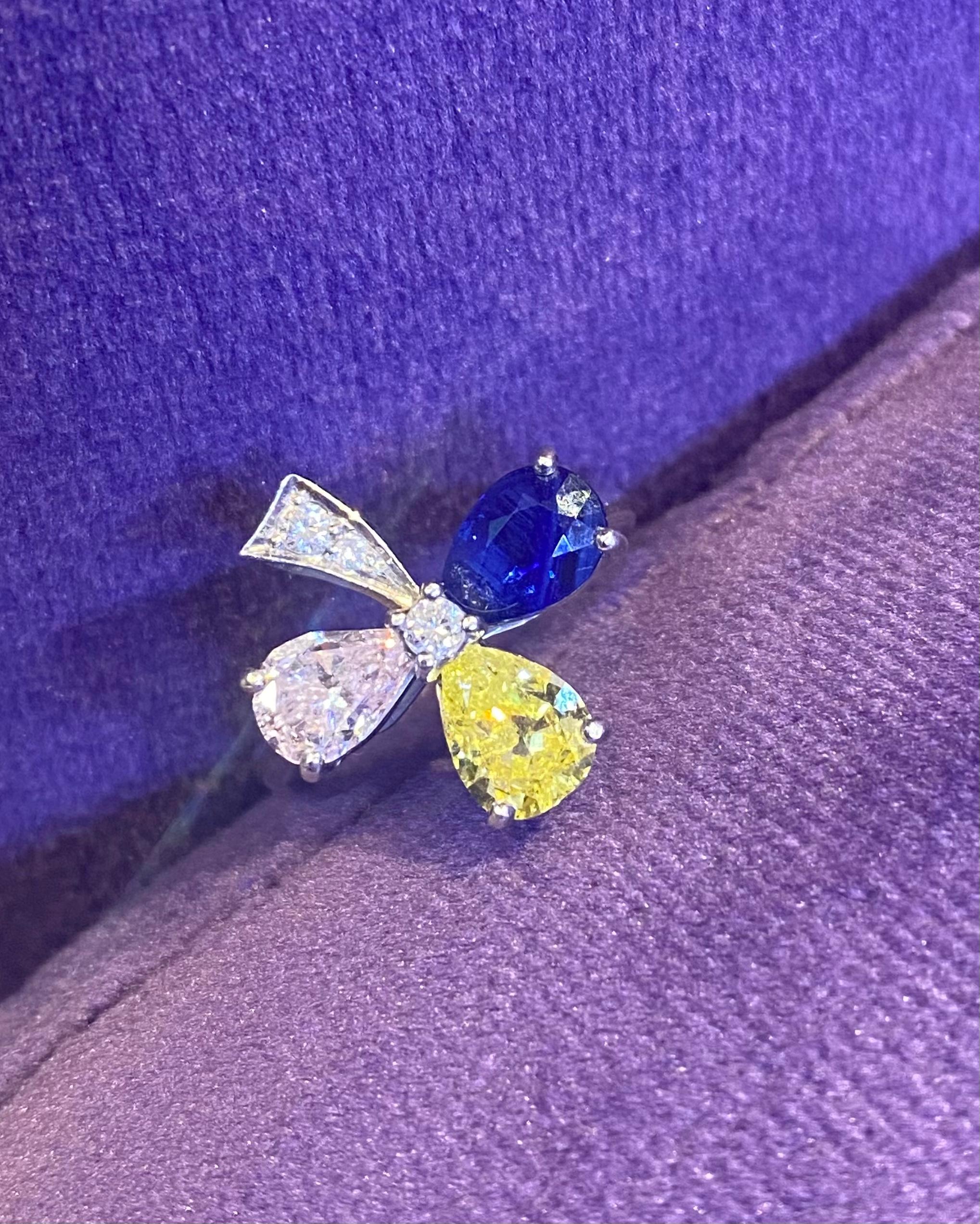 Multi Color Diamond & Sapphire Flower Ring For Sale 5