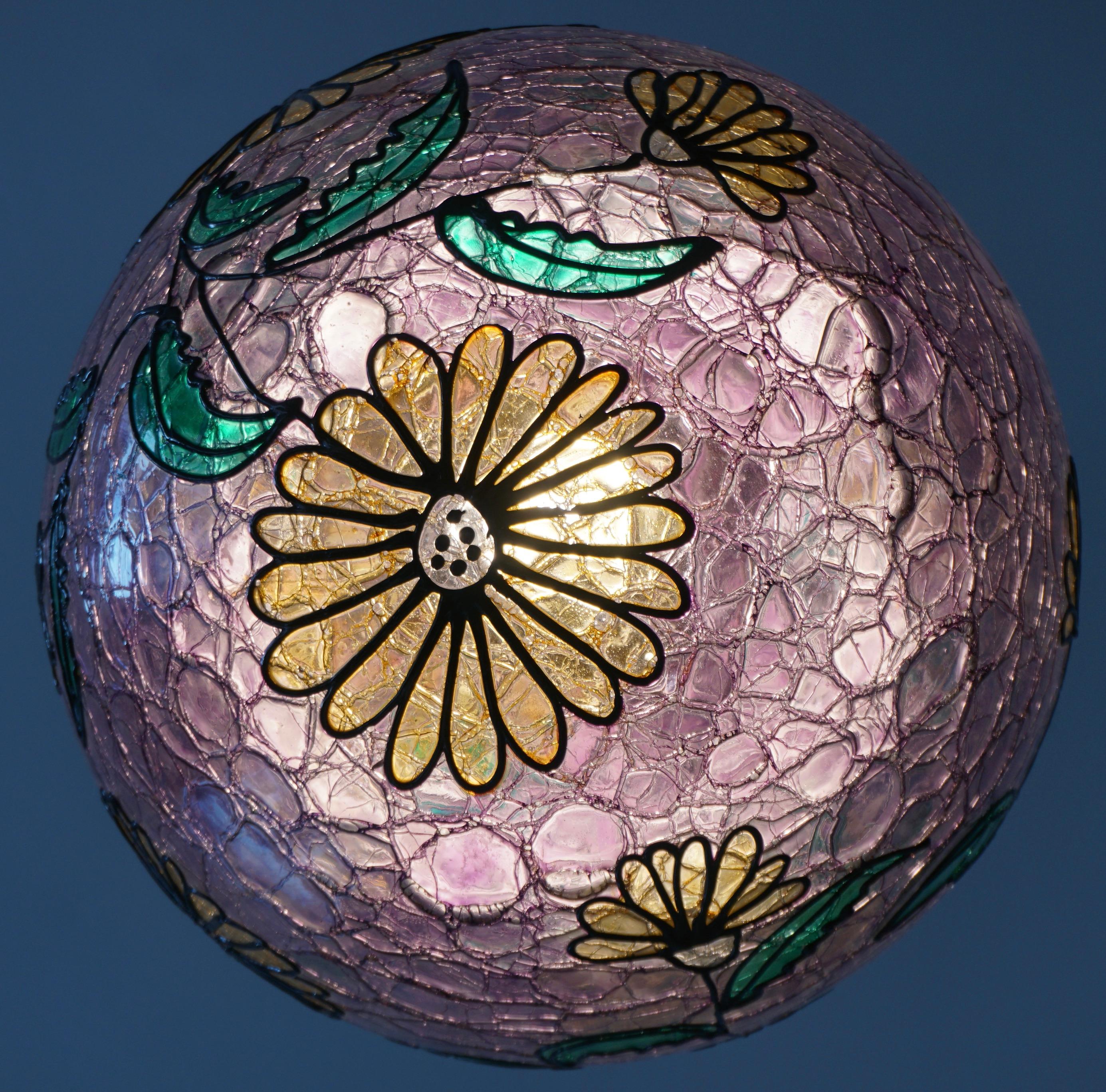 20ième siècle Pendentif globe en verre de Murano avec fleurs multicolores en vente