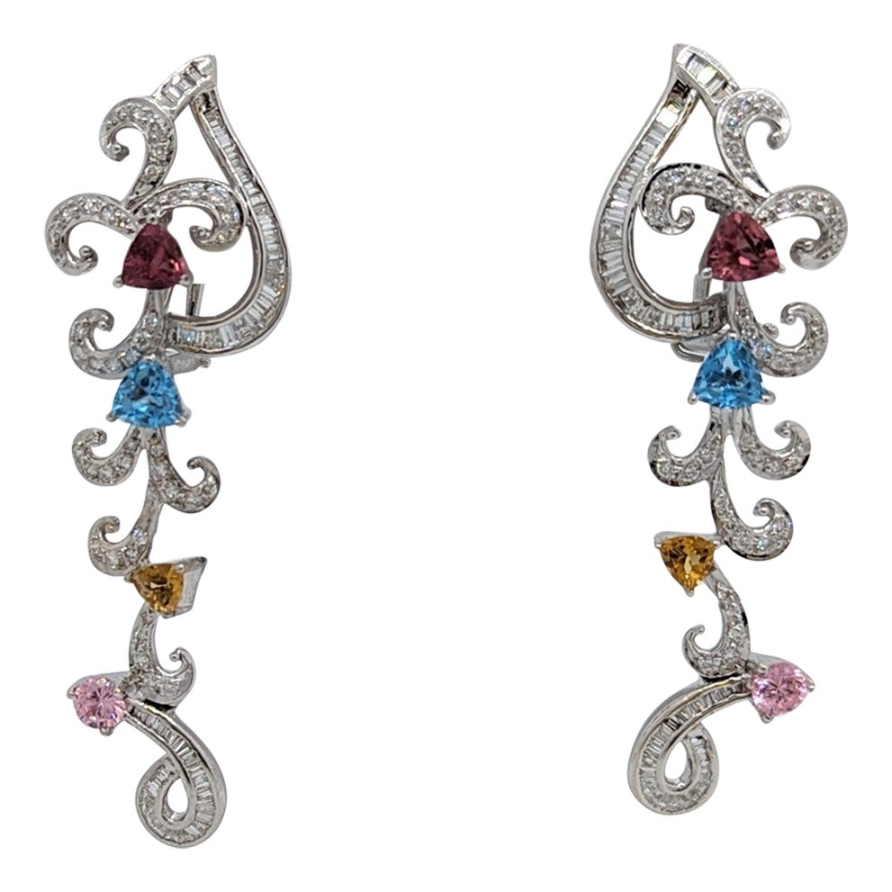 Boucles d'oreilles pendantes en pierres de couleur et diamants blancs en 18K