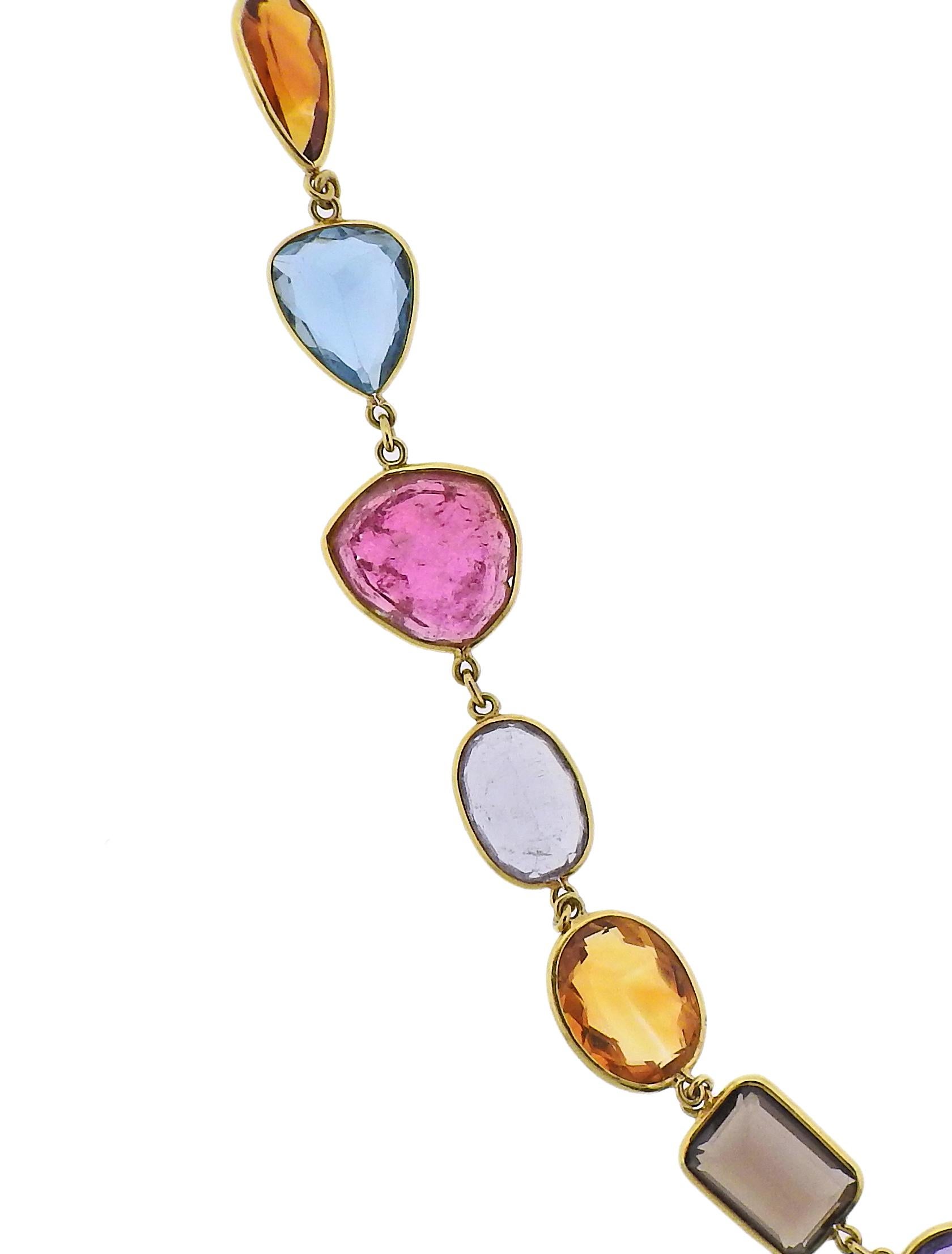 lange Halskette aus 18 Karat Gold mit mehrfarbigen und geschliffenen Halbedelsteinen. Die Halskette ist 36