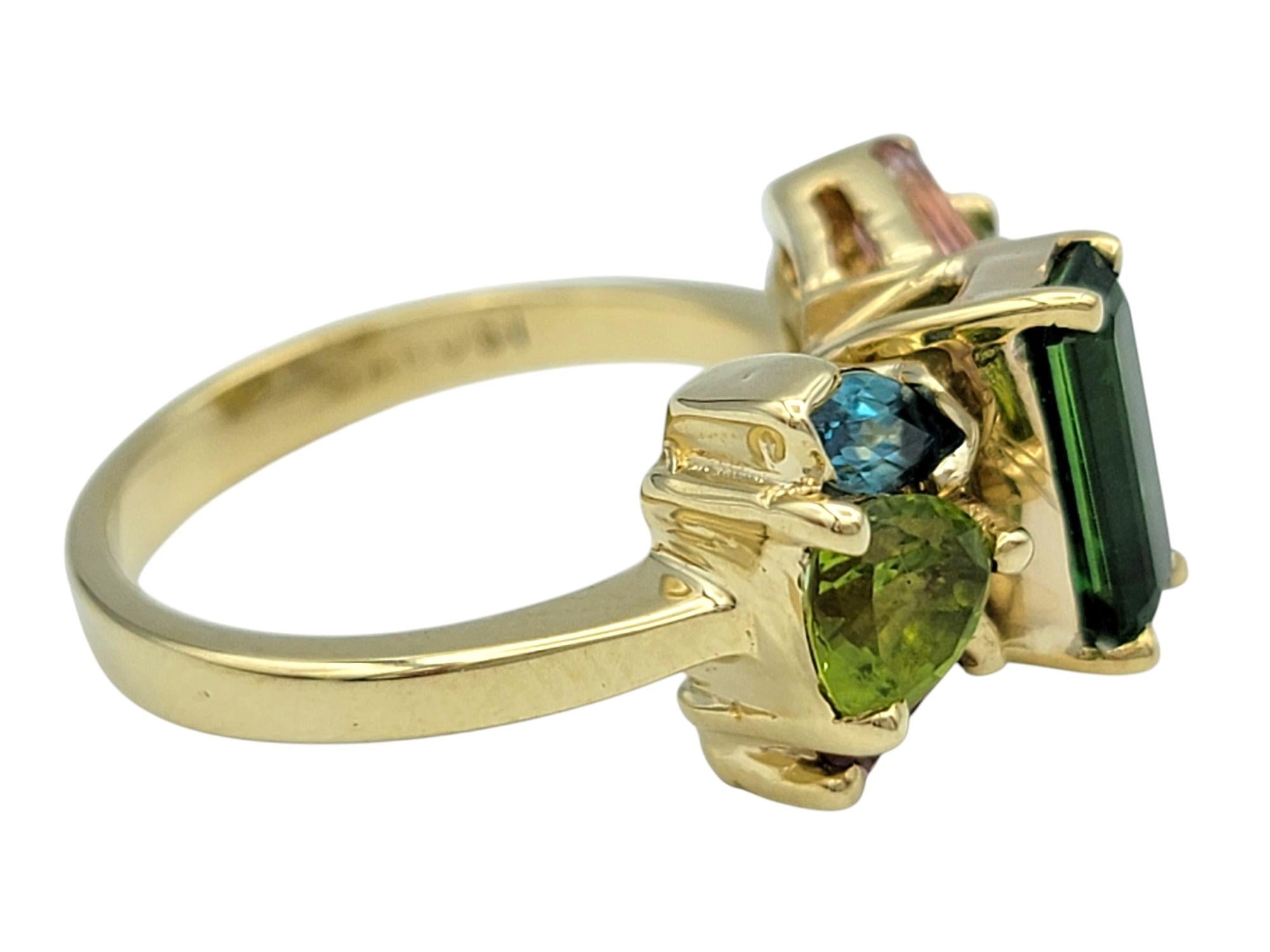 Anello a grappolo con gemme verdi, blu e rosa multicolore in oro giallo 14 carati In condizioni buone in vendita a Scottsdale, AZ
