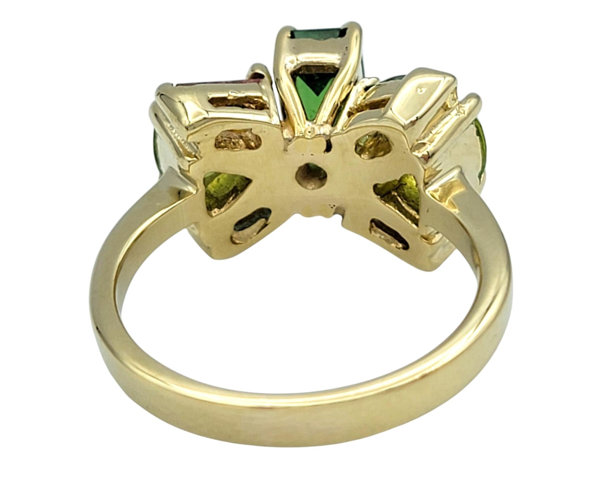 Anello a grappolo con gemme verdi, blu e rosa multicolore in oro giallo 14 carati in vendita 1