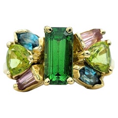 Bague en or jaune 14 carats avec pierres précieuses multicolores vertes, bleues et roses en forme de grappe