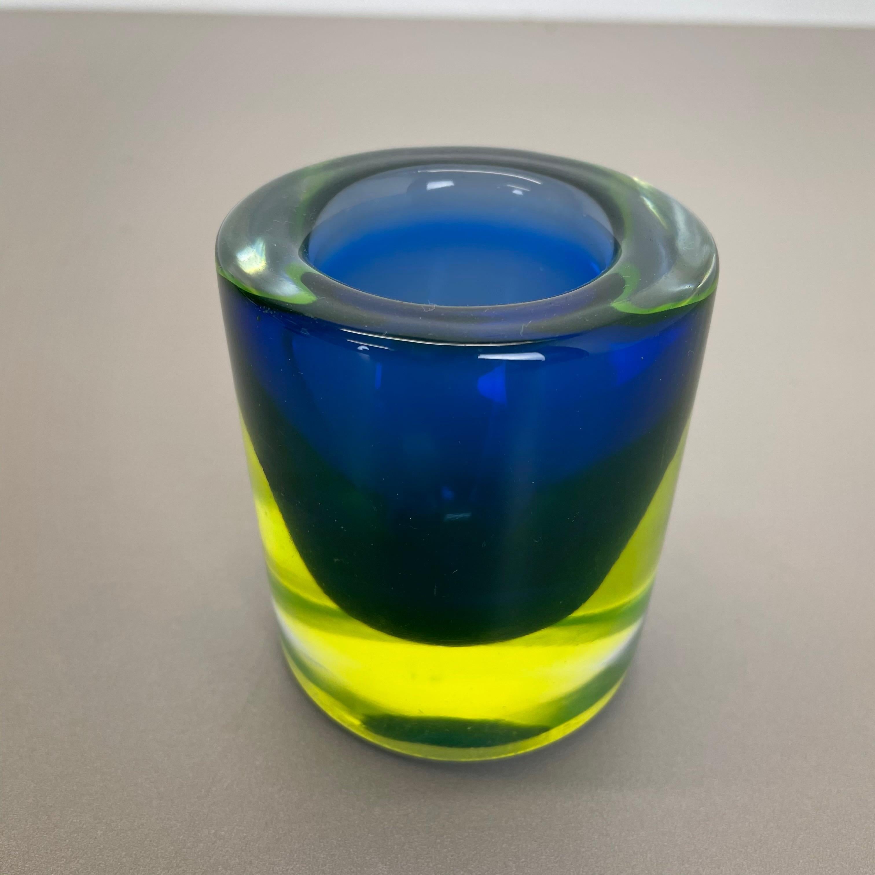 Multi-Color Murano Vetri Glass Sommerso Bowl Shell Ashtray Element, Italy, 1970s In Good Condition In Kirchlengern, DE