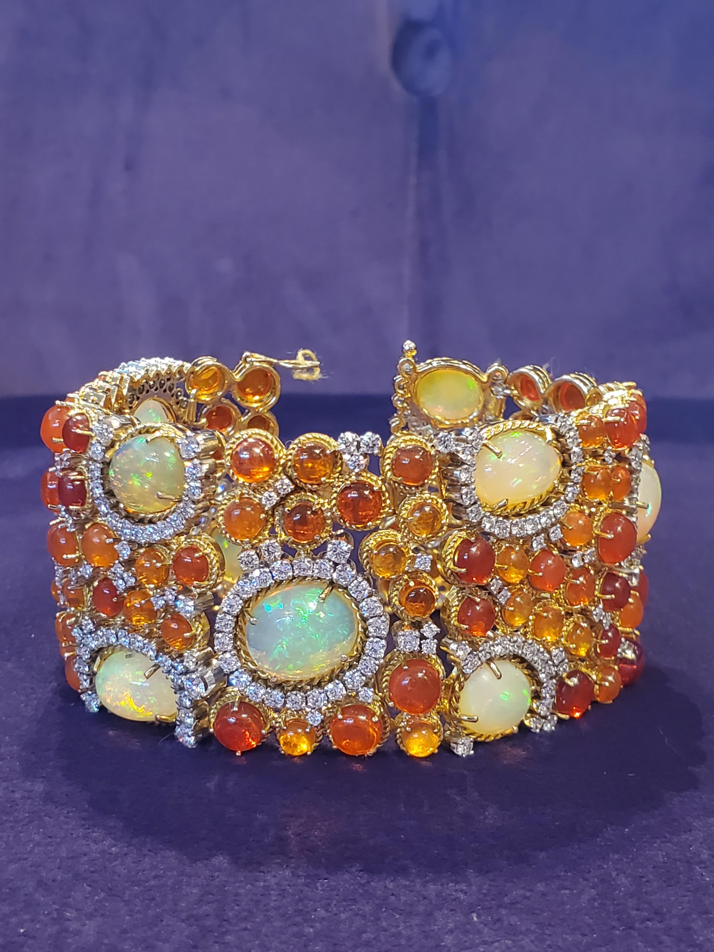 Armband mit mehrfarbigem Opal und Diamanten  im Zustand „Hervorragend“ im Angebot in New York, NY