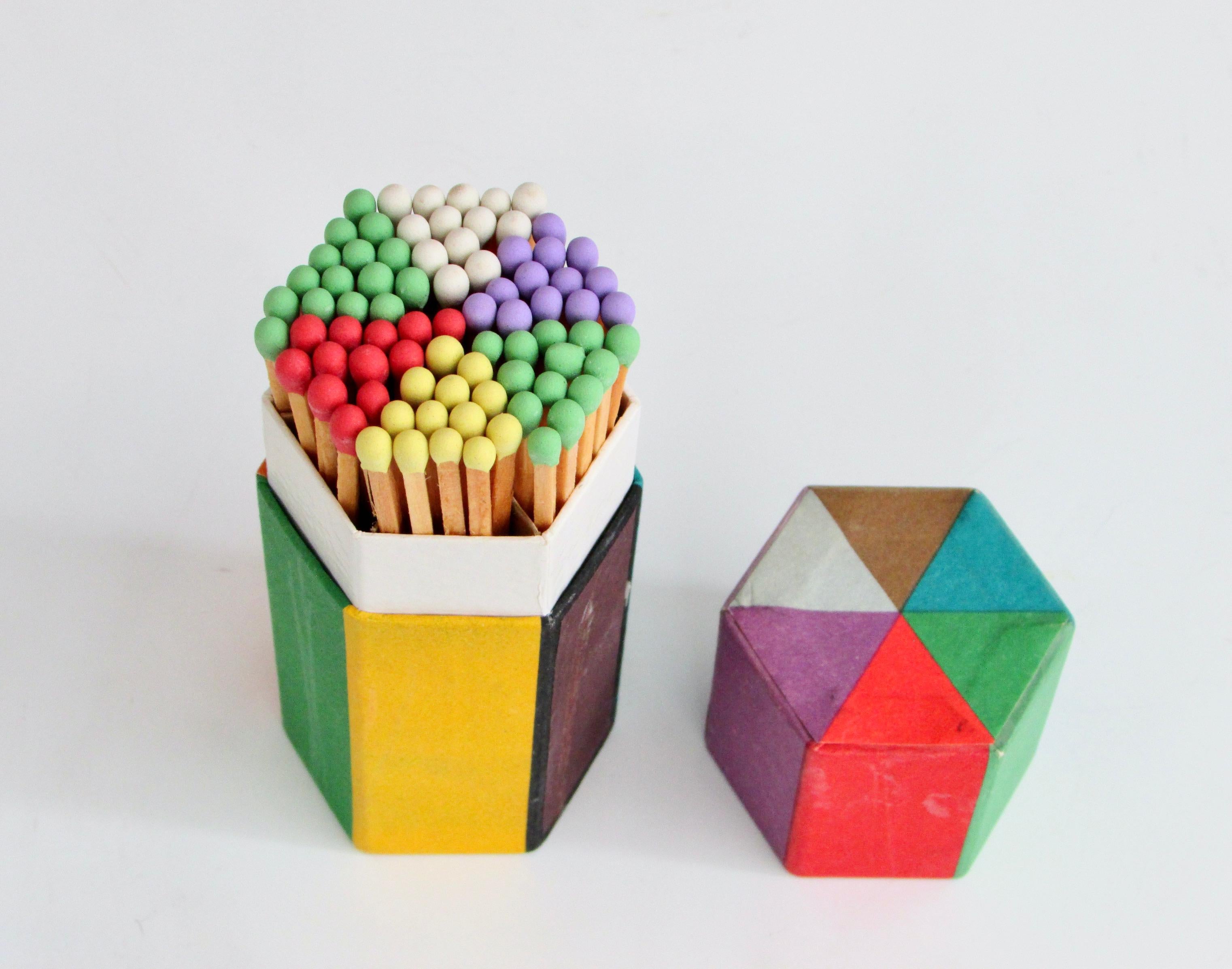 Japonais Boîte d'allumettes hexagonale Origami multicolore avec combinaisons de couleurs ajustées en vente