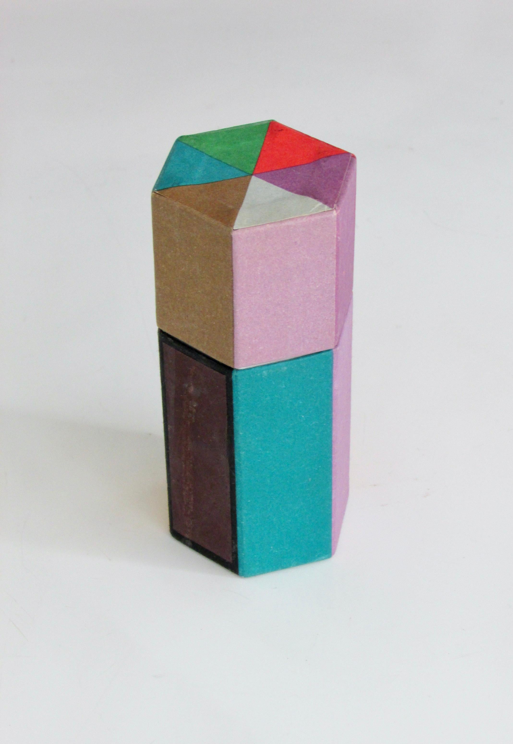 20ième siècle Boîte d'allumettes hexagonale Origami multicolore avec combinaisons de couleurs ajustées en vente