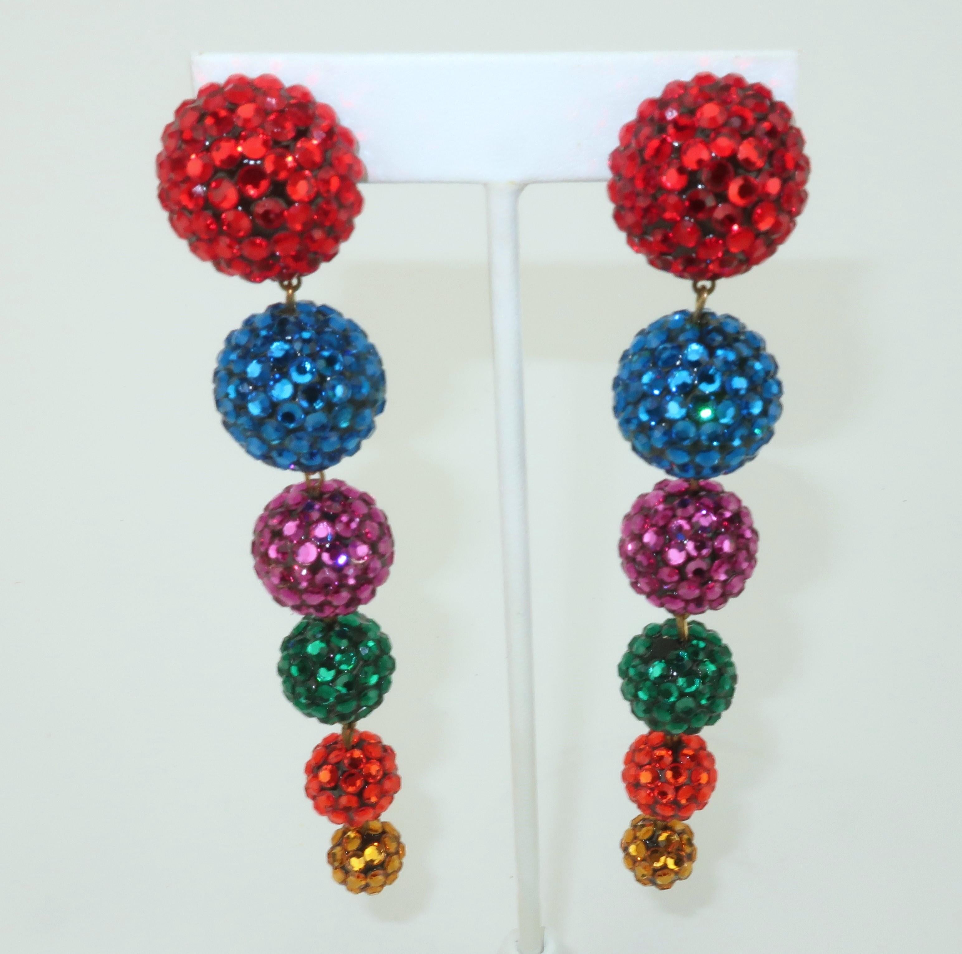 Pendientes colgantes de cristal pavé multicolor atribuidos a JAMES ARPAD, años 80 Moderno en venta