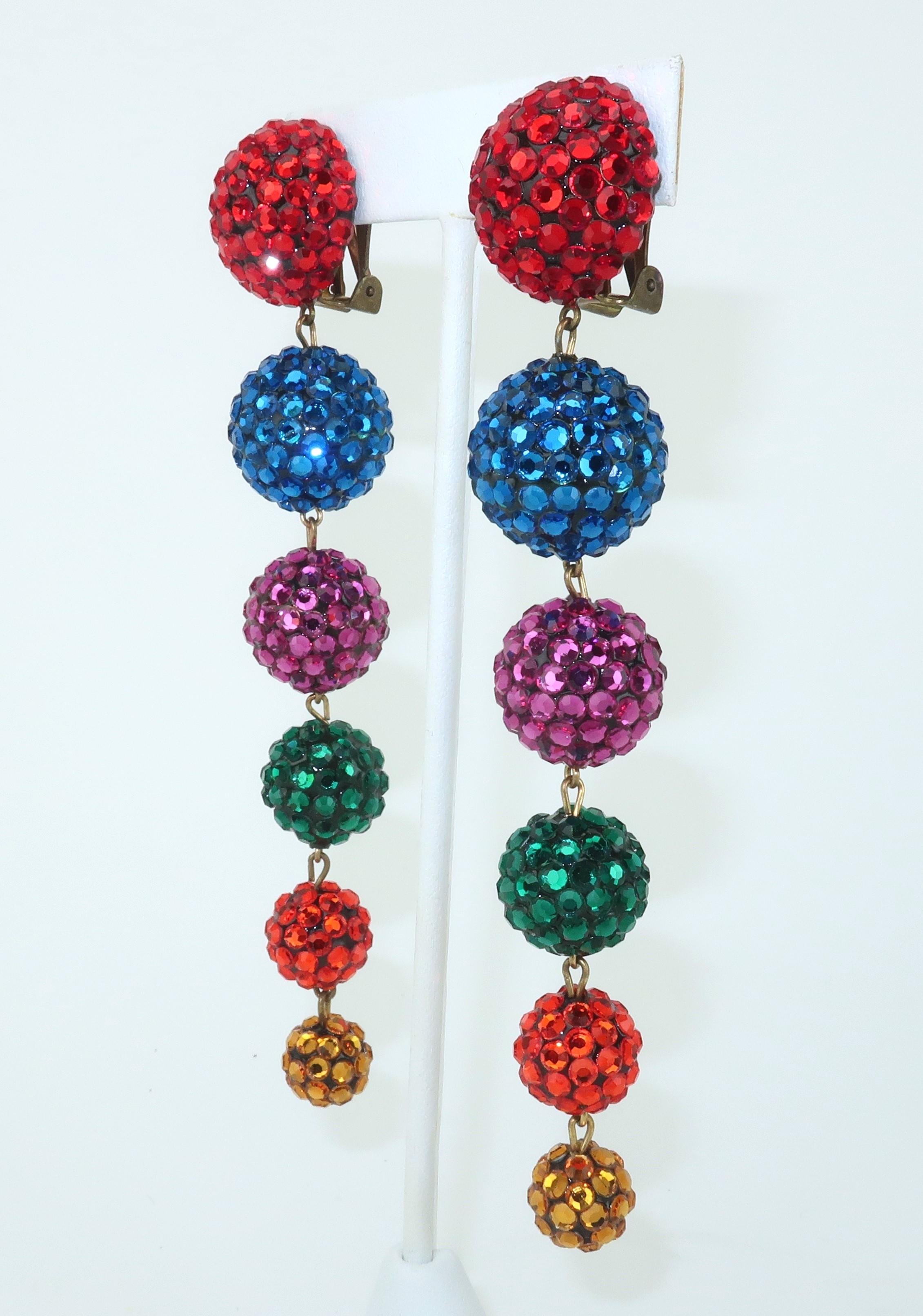 Pendientes colgantes de cristal pavé multicolor atribuidos a JAMES ARPAD, años 80 Corte redondo en venta