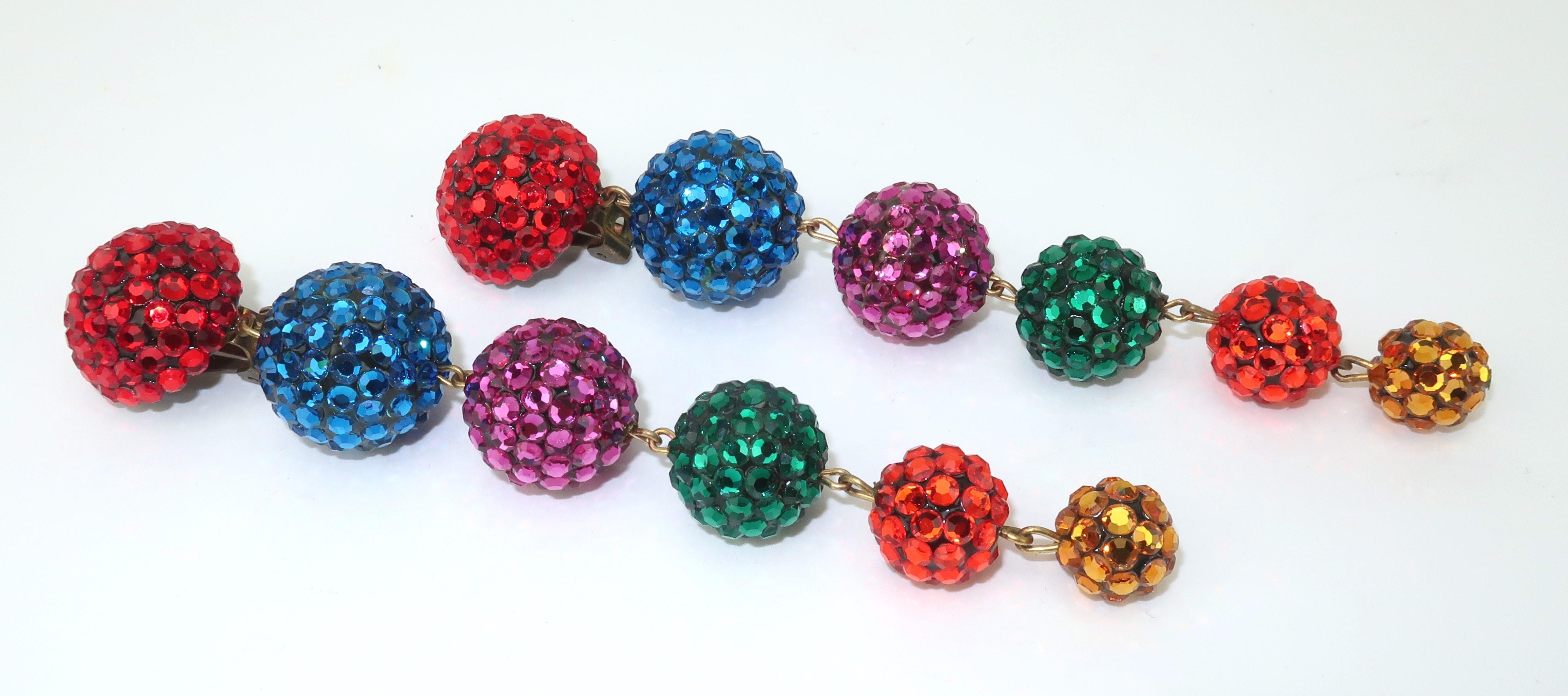 De las mujeres Pendientes colgantes de cristal pavé multicolor atribuidos a JAMES ARPAD, años 80 en venta