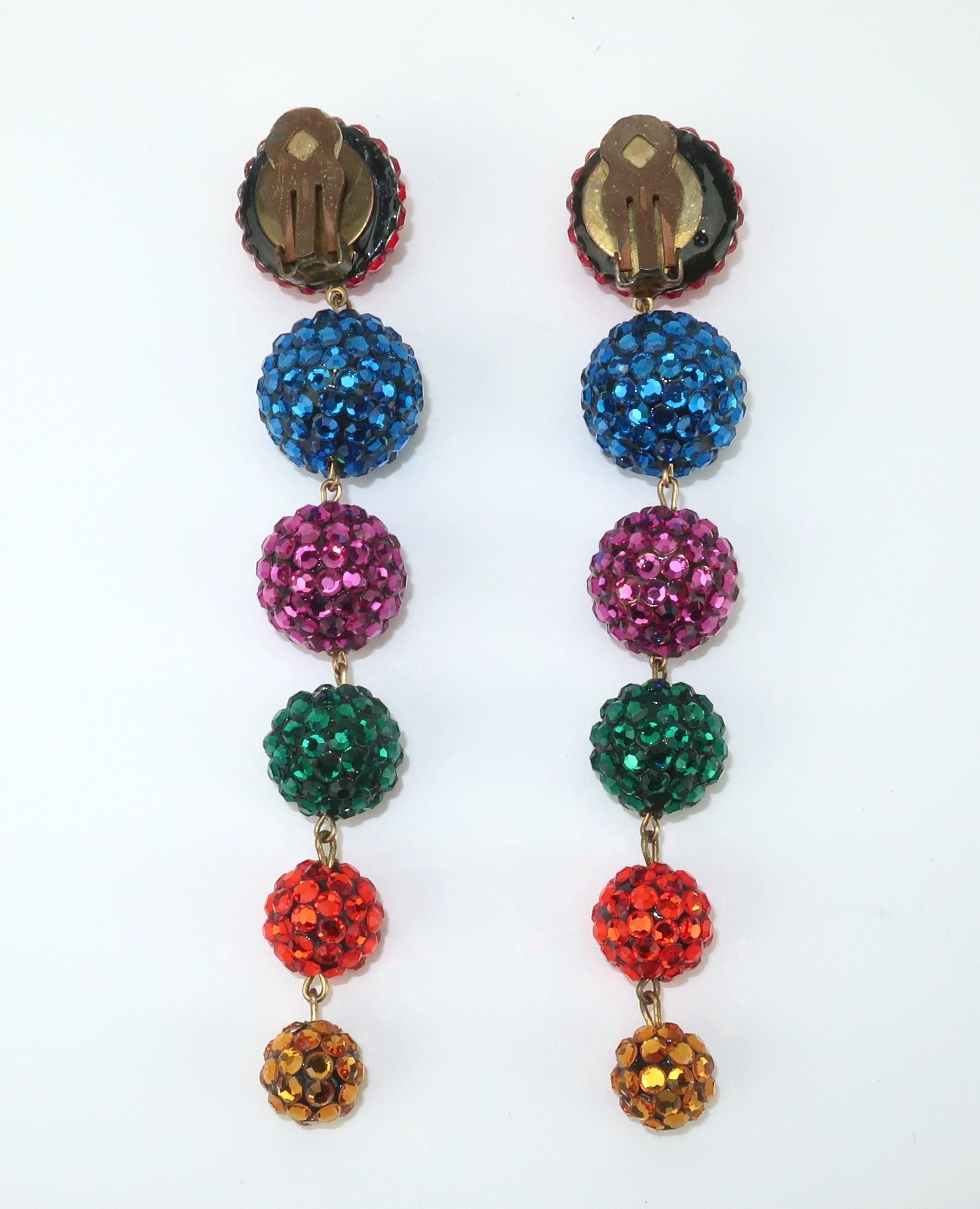 Pendientes colgantes de cristal pavé multicolor atribuidos a JAMES ARPAD, años 80 en venta 1