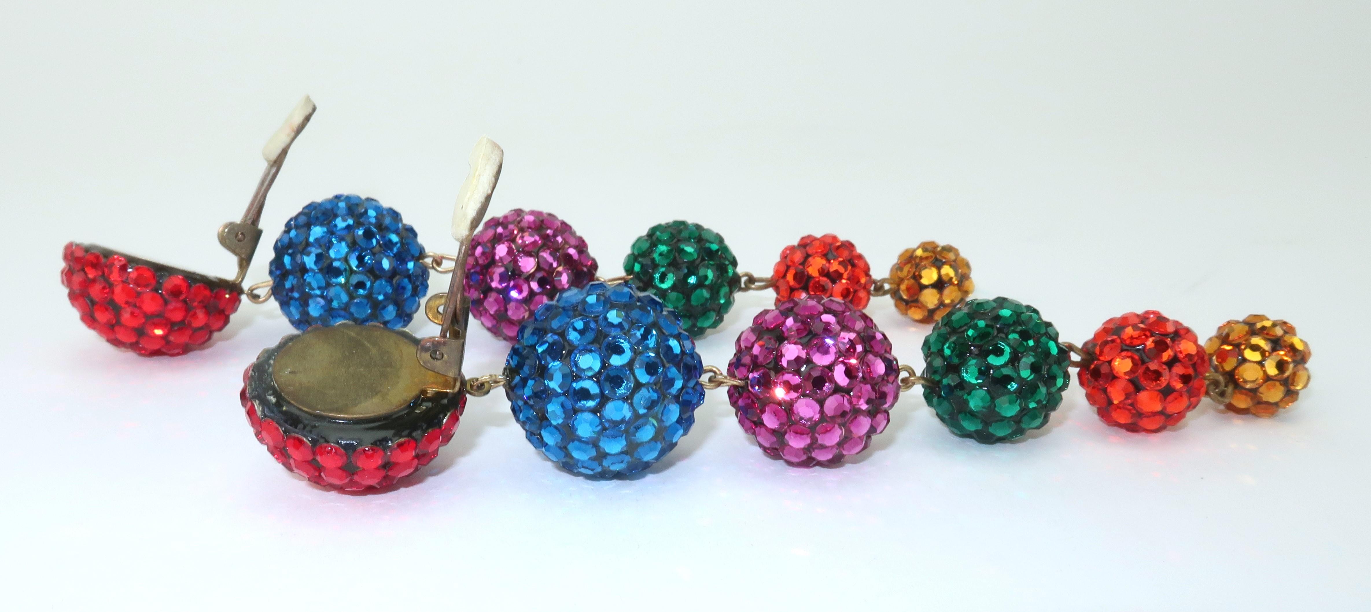 Pendientes colgantes de cristal pavé multicolor atribuidos a JAMES ARPAD, años 80 en venta 2