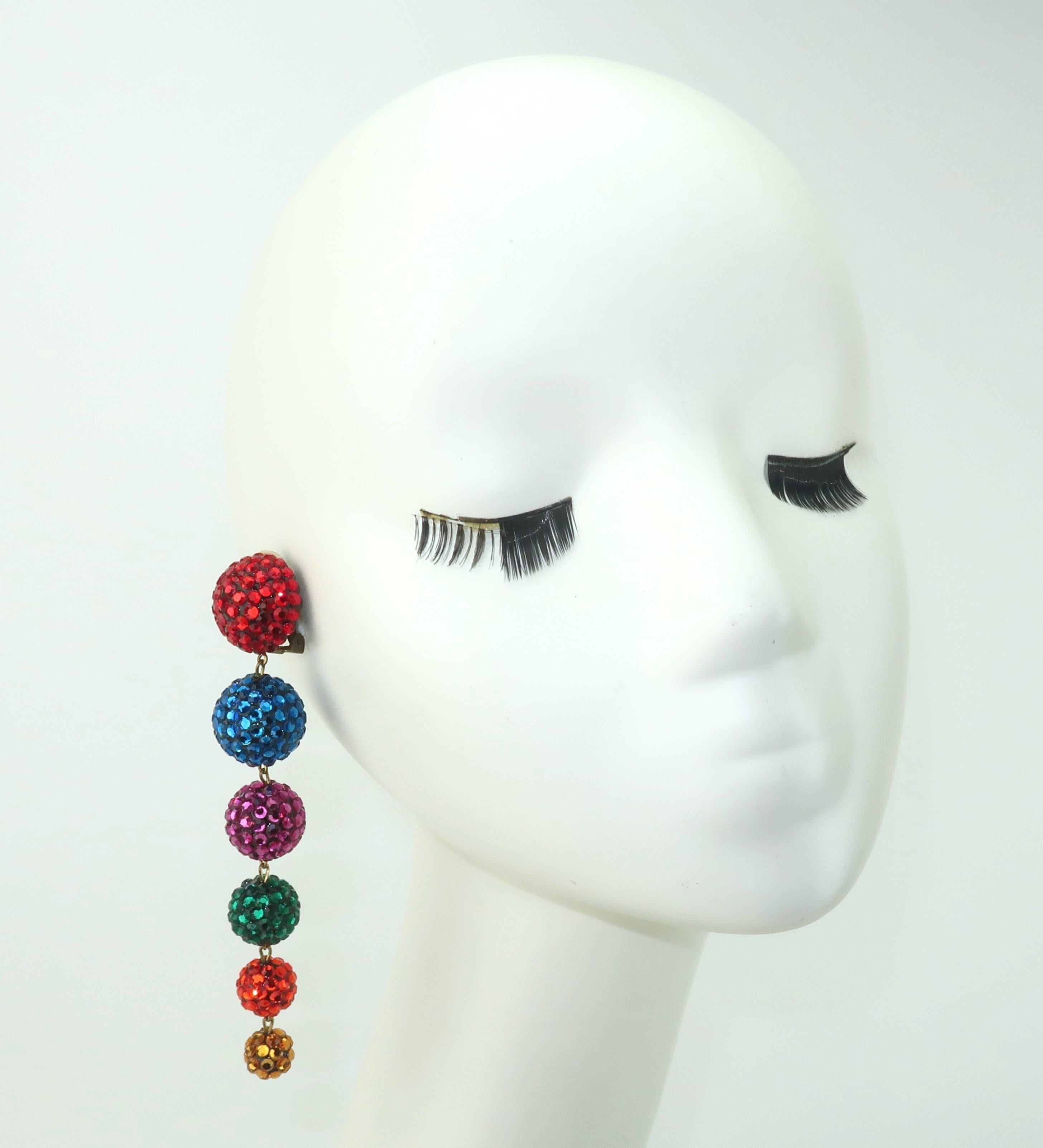 Pendientes colgantes de cristal pavé multicolor atribuidos a JAMES ARPAD, años 80 en venta 3