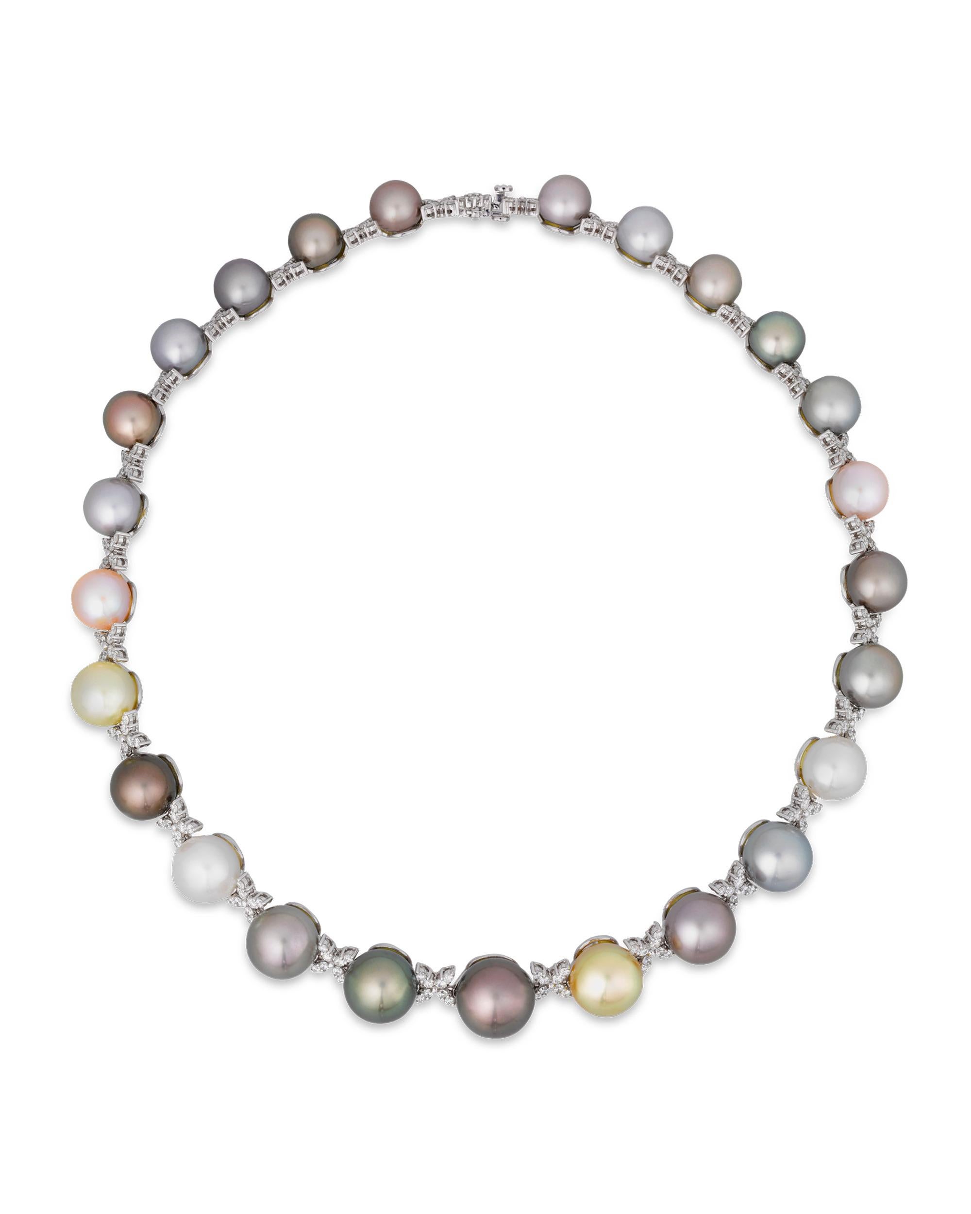 Moderne Collier de perles multicolores et de diamants en vente