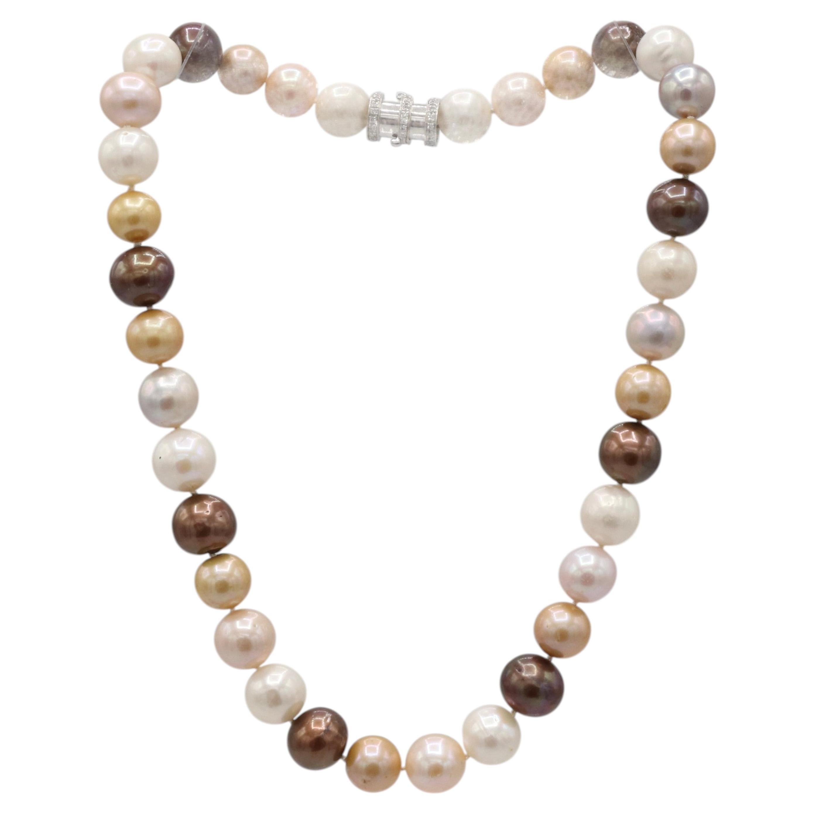 Collar de perlas multicolor en venta