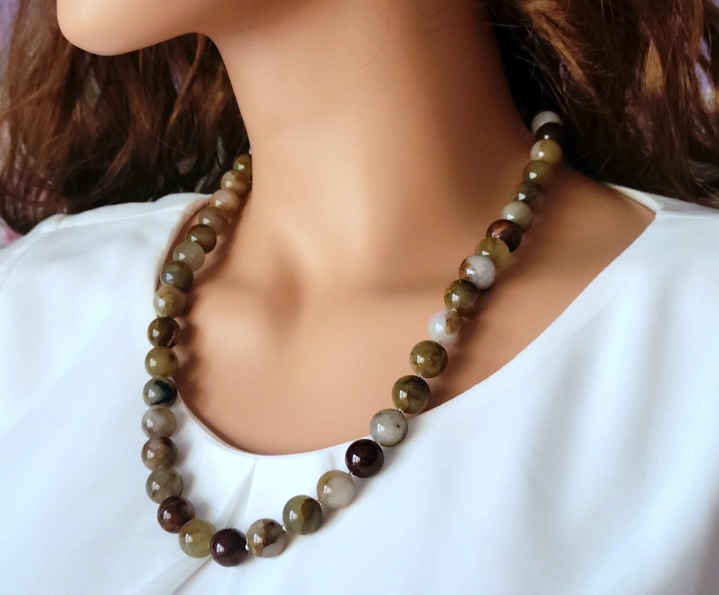 Collana di pietersite multicolore In condizioni ottime in vendita a Chesterland, OH