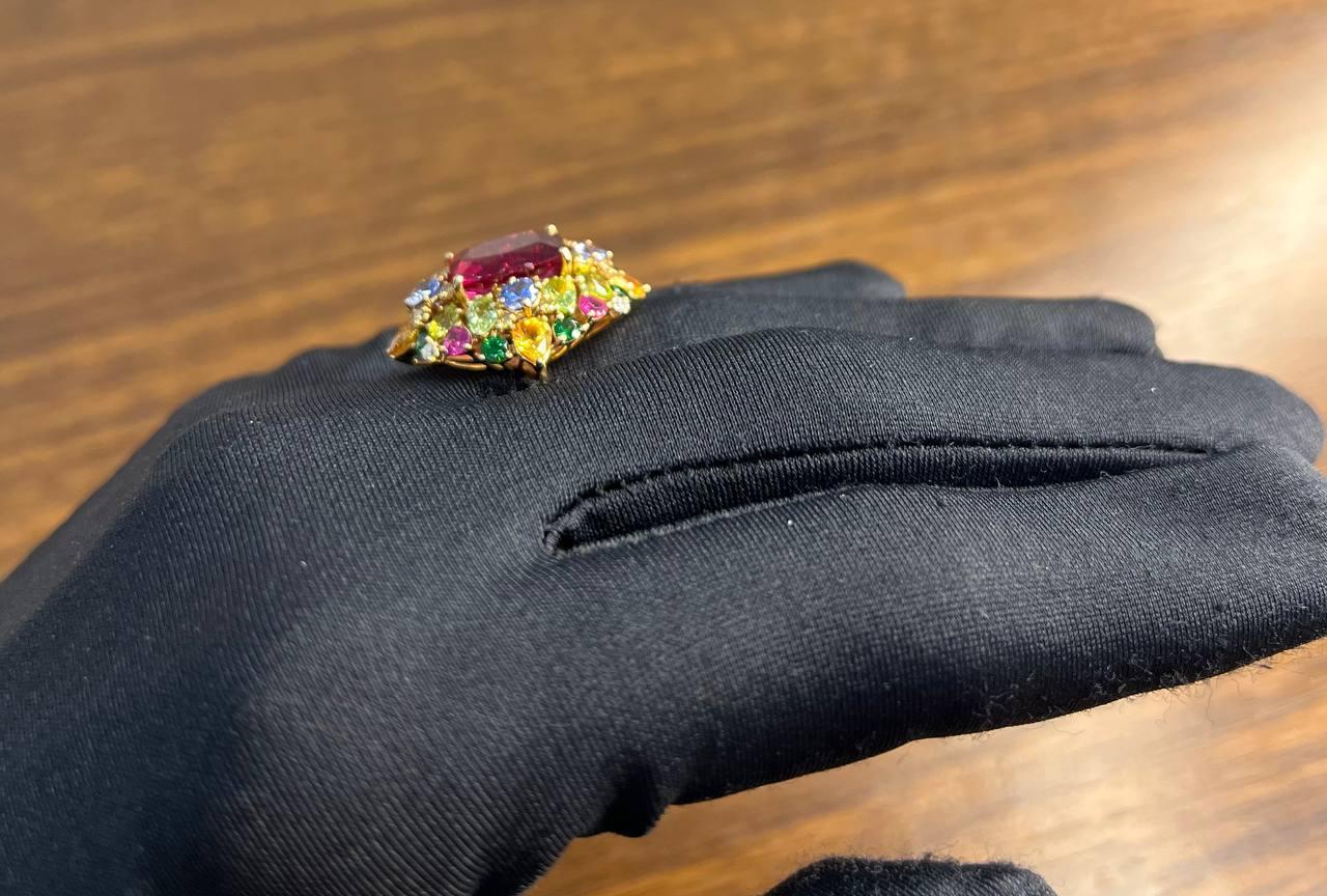 Anello multi colore con rubini, zaffiri, granati e diamanti in oro rosa 18 carati in vendita 9
