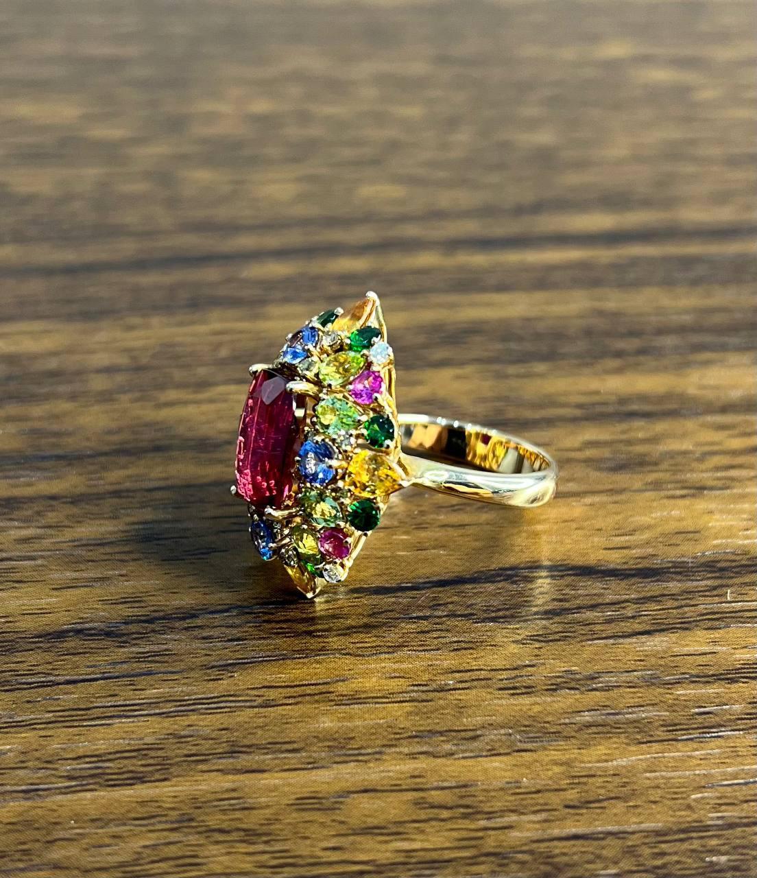 Anello multi colore con rubini, zaffiri, granati e diamanti in oro rosa 18 carati in vendita 2