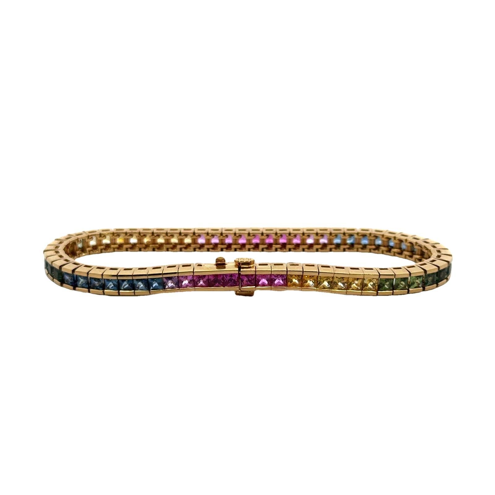 Mehrfarbiges Regenbogen-Saphir-Tennisarmband aus 18 Karat Gelbgold mit Linie im Zustand „Hervorragend“ in Boca Raton, FL