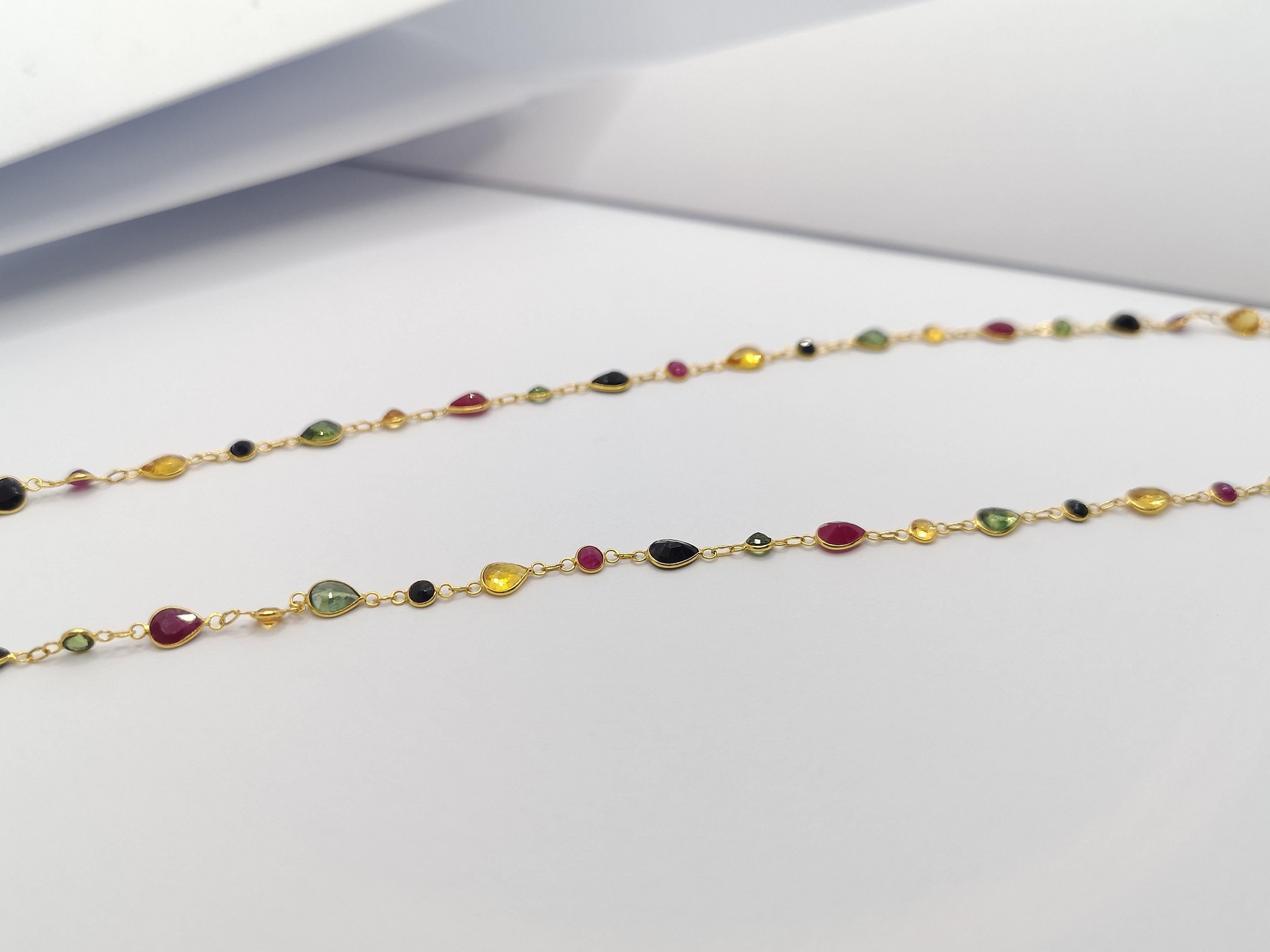 Multi-Color Sapphire and Ruby Necklace Set in 18 Karat Gold In New Condition In Bangkok, TH