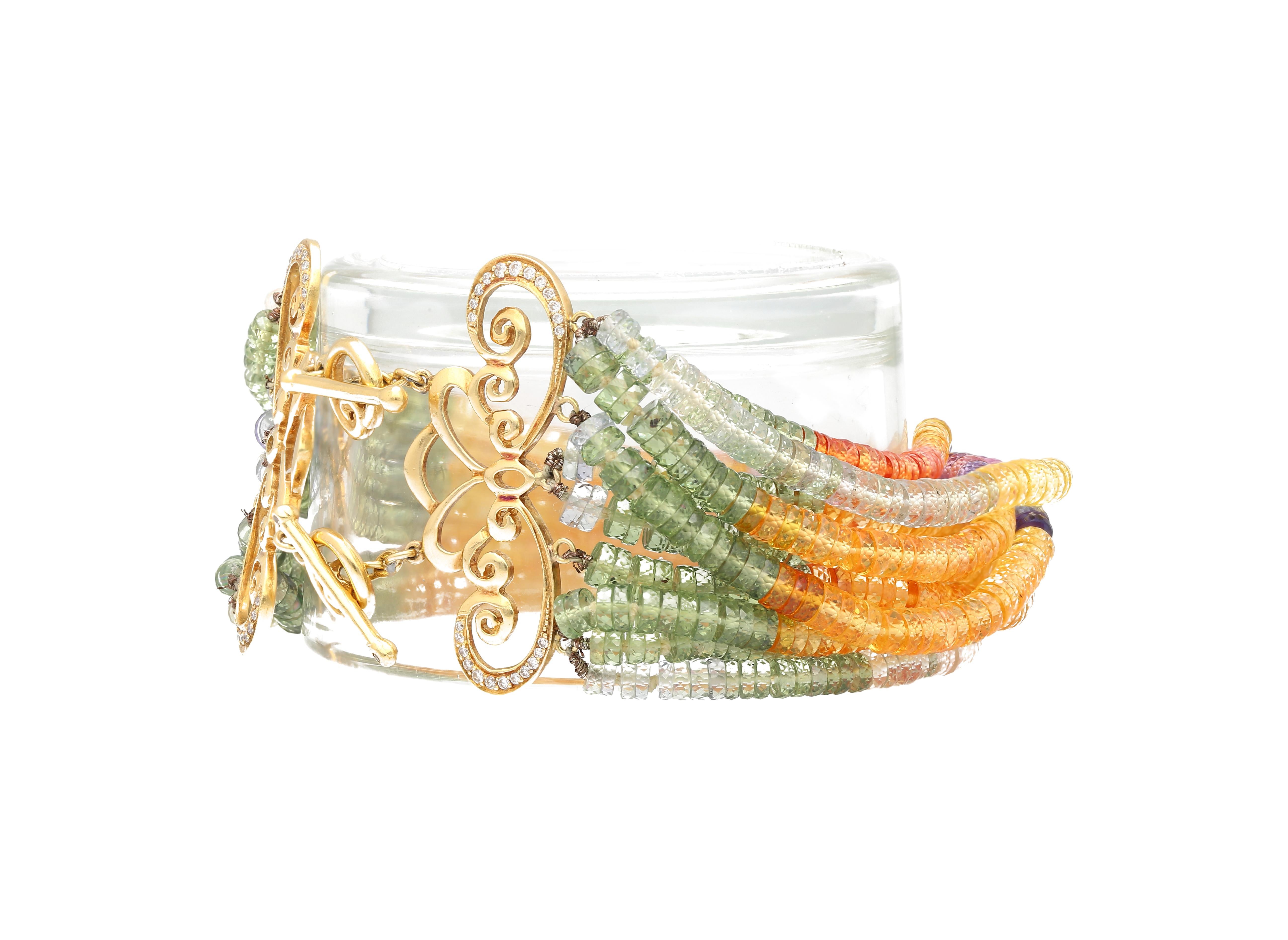 Mehrfarbiges Armband aus 18 Karat Gelbgold mit Saphirperlen und Diamanten in Design im Angebot 1