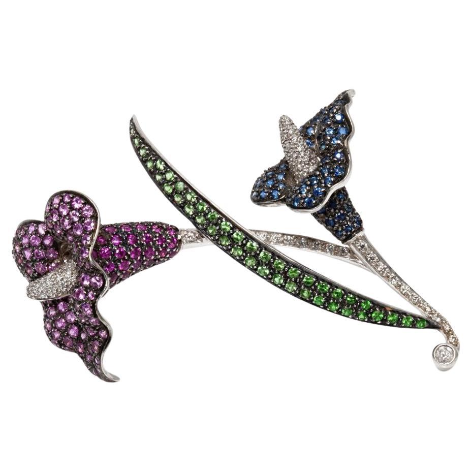 Broche fleur de lys de saphir multicolore avec diamants en vente