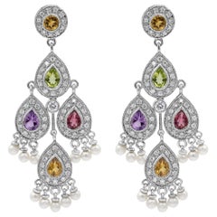 Boucles d'oreilles chandelier en saphirs multicolores et diamants ronds de 2,83 carats au total