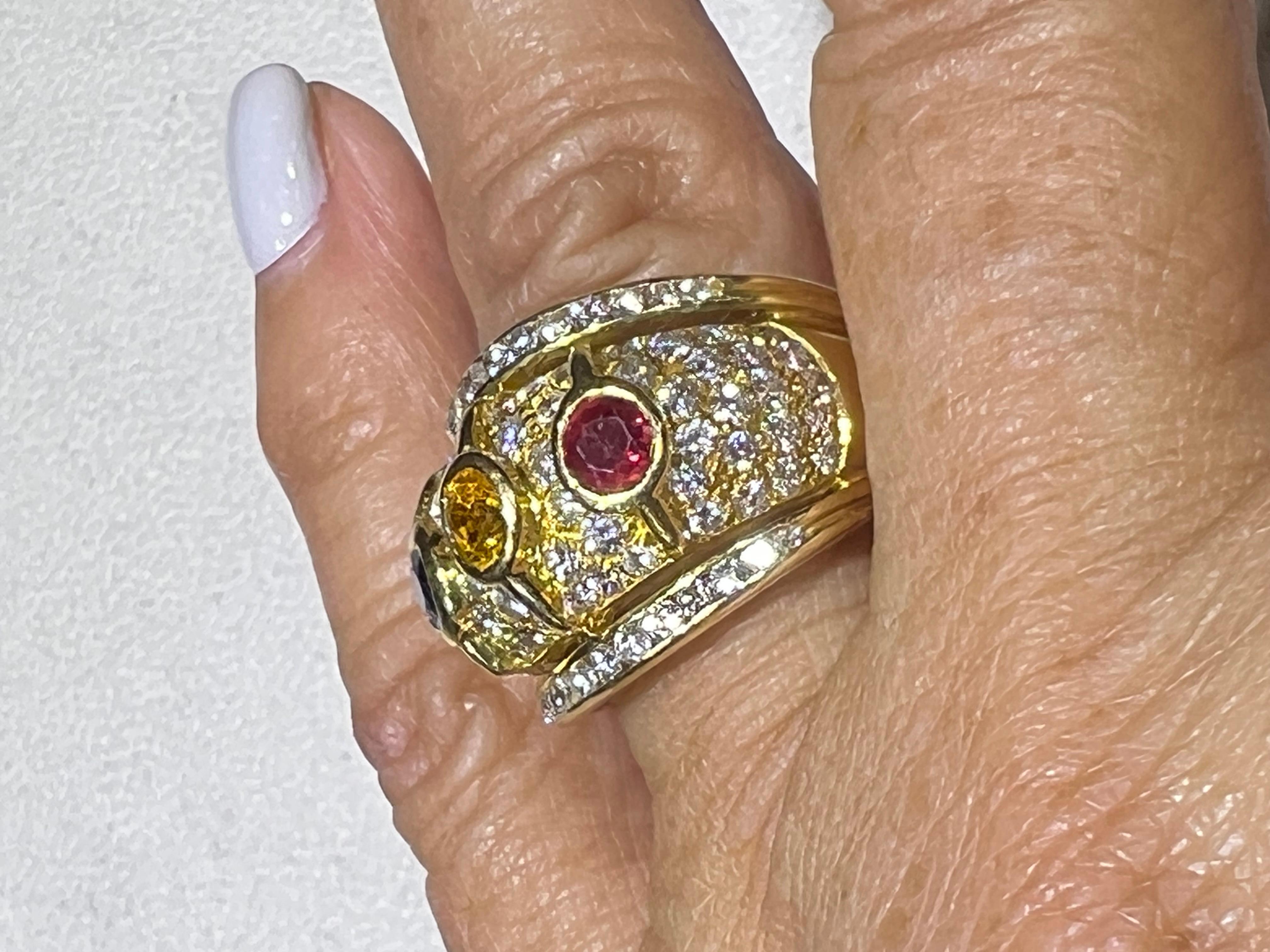 Anello da cocktail con zaffiro multicolore e diamanti in oro giallo 18 carati, circa anni '80 7