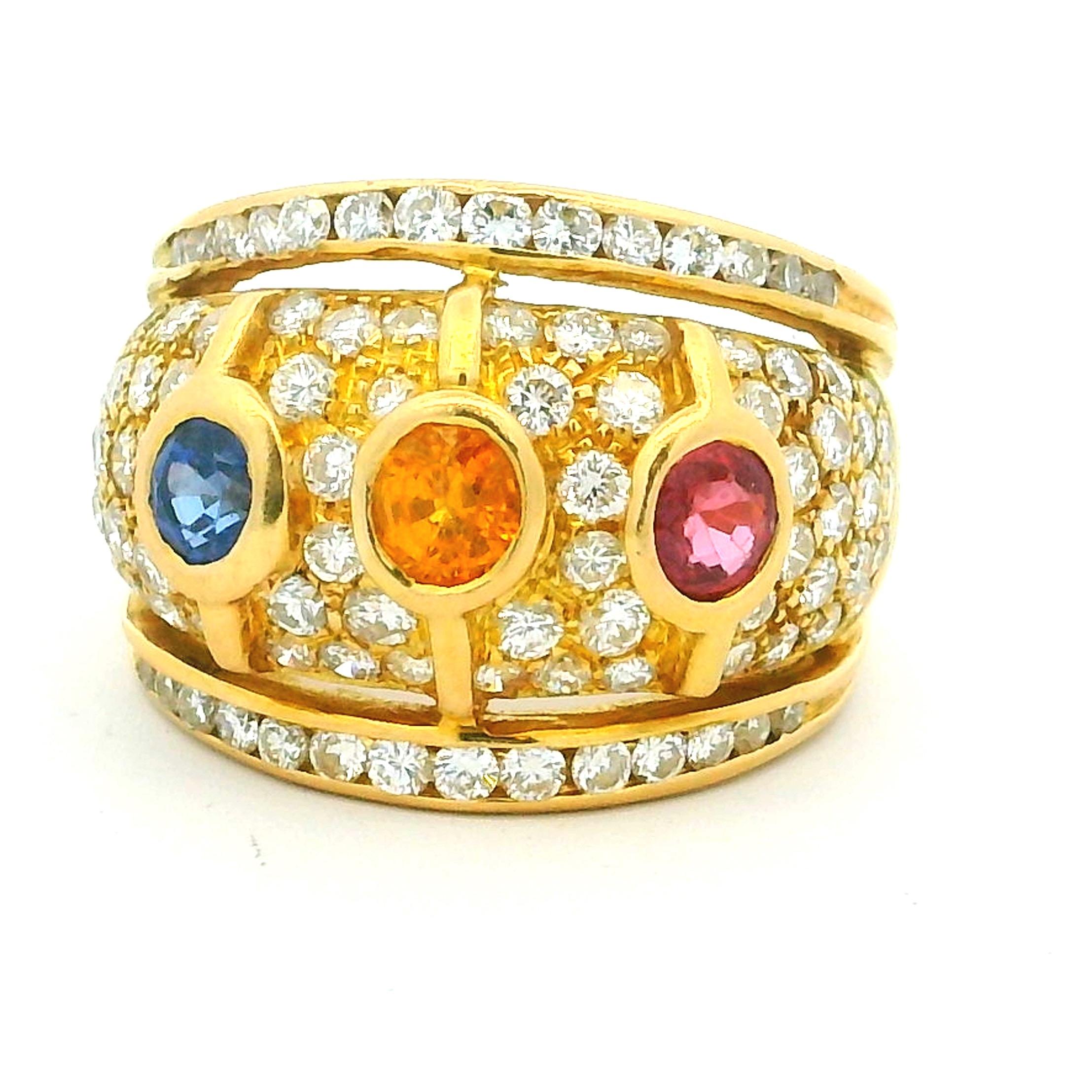 Anillo de cóctel de zafiro multicolor y diamantes en oro amarillo de 18 quilates, circa años 80 Retro en venta