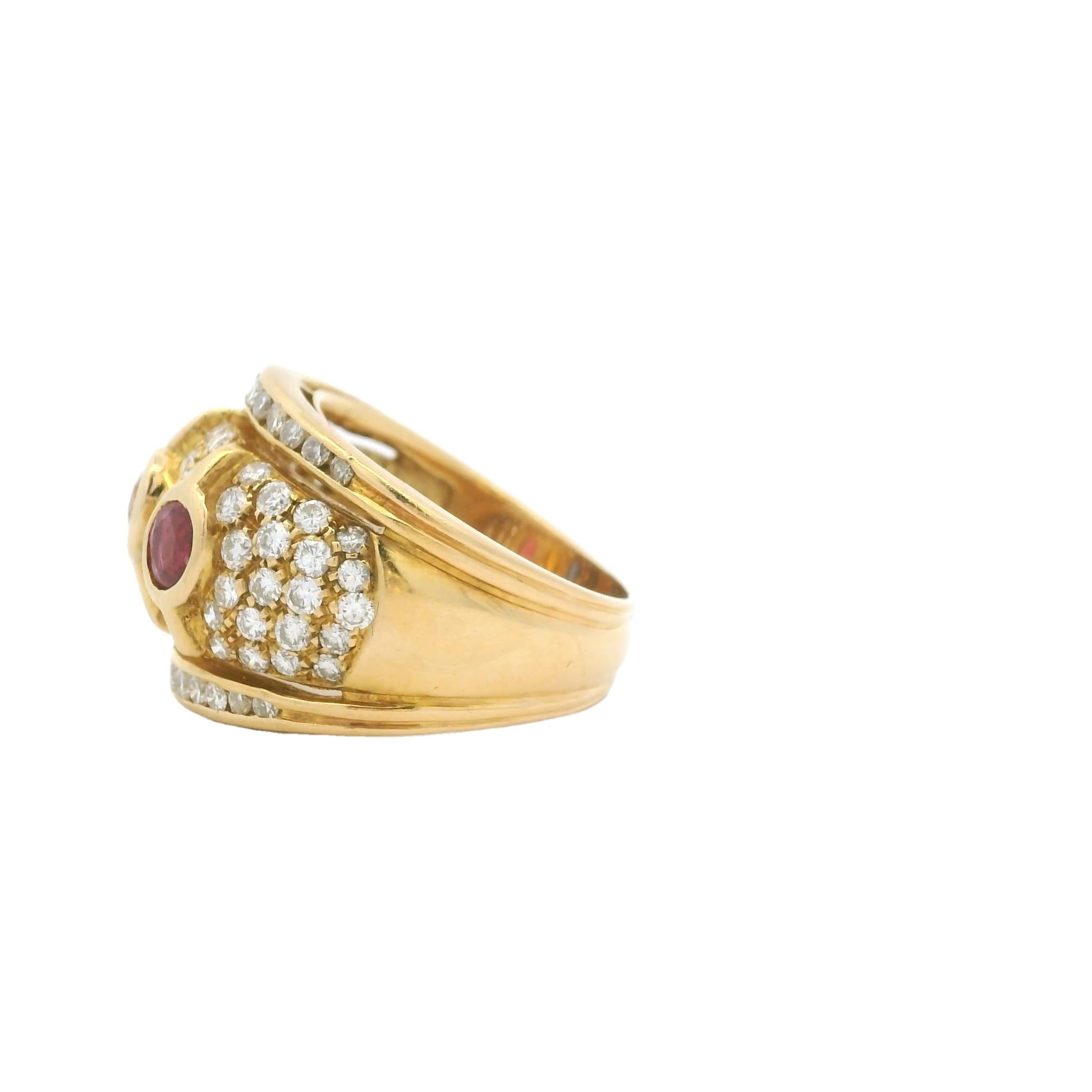 Bague de cocktail en or jaune 18 carats, saphir multicolore et diamant, vers les années 1980 Pour femmes en vente