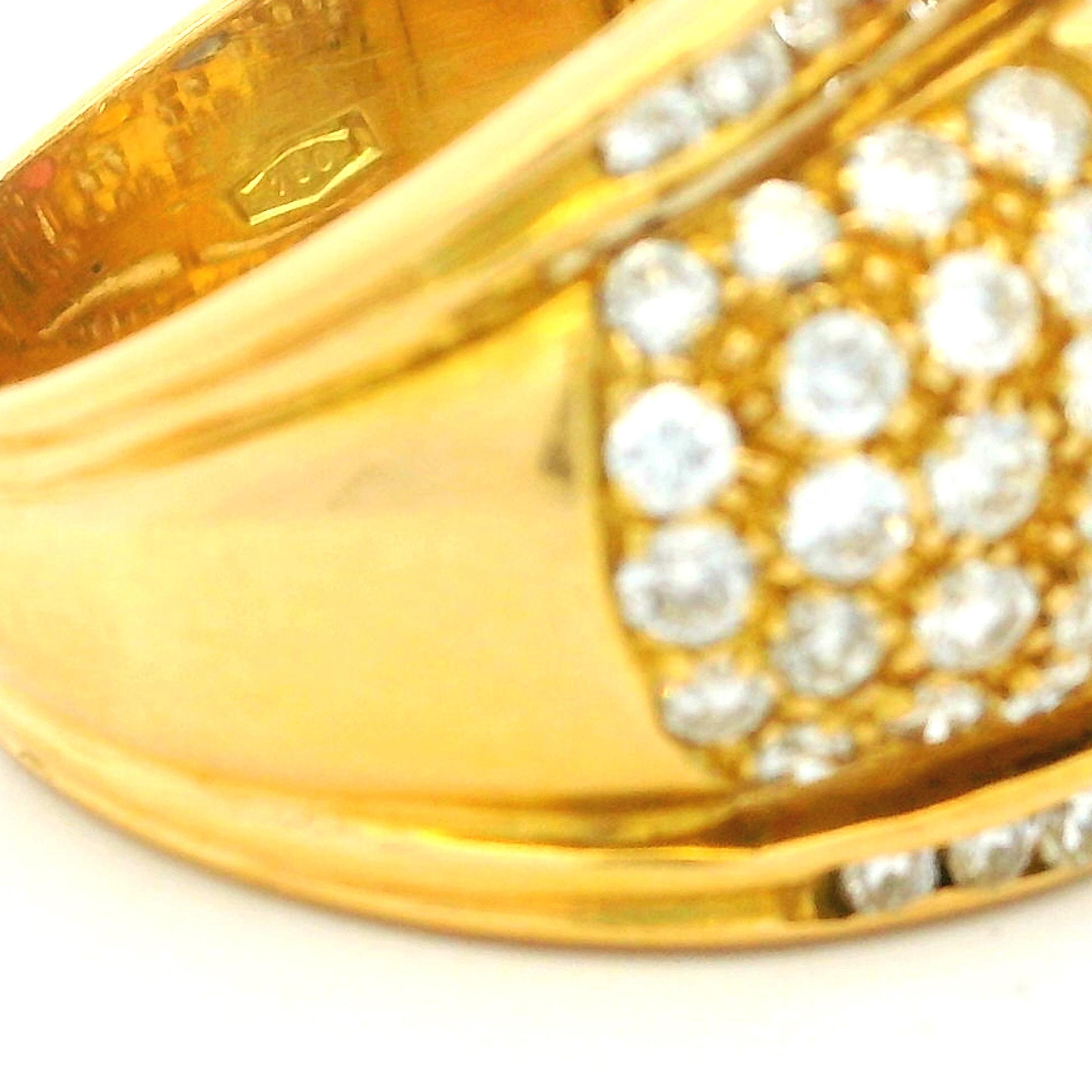 De las mujeres Anillo de cóctel de zafiro multicolor y diamantes en oro amarillo de 18 quilates, circa años 80 en venta