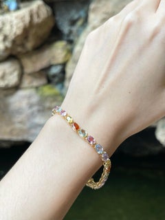Pulsera de zafiro multicolor engastada en oro de 18 quilates