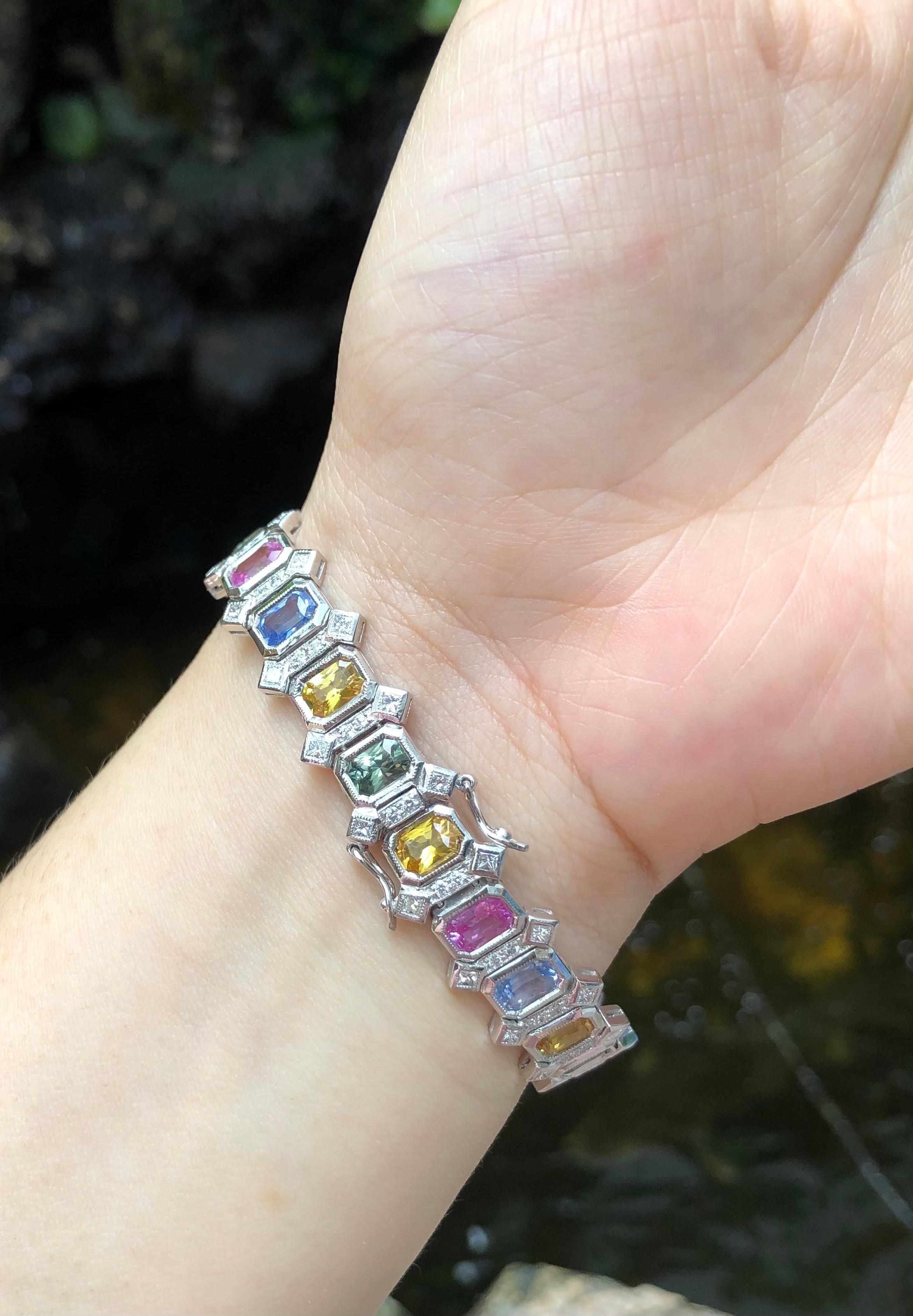 Saphir couleur arc-en-ciel 14,25 carats et diamant 2,24 carats Bracelet serti dans des montures en or blanc 18 carats

Largeur :  1.2 cm 
Longueur : 18,0 cm
Poids total : 35,22 grammes

