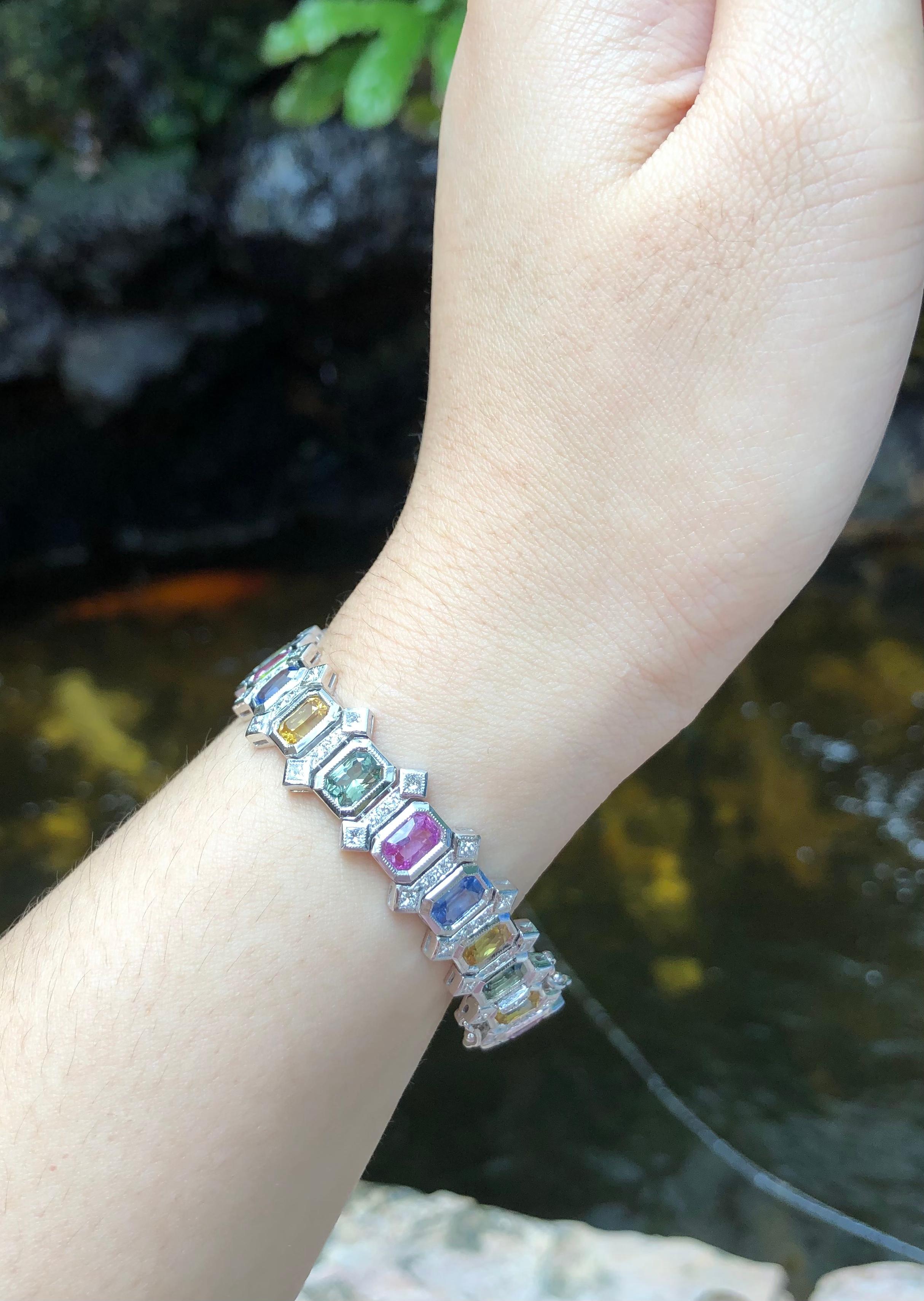 Art déco Bracelet de saphirs multicolores et diamants sertis dans une monture en or blanc 18 carats en vente