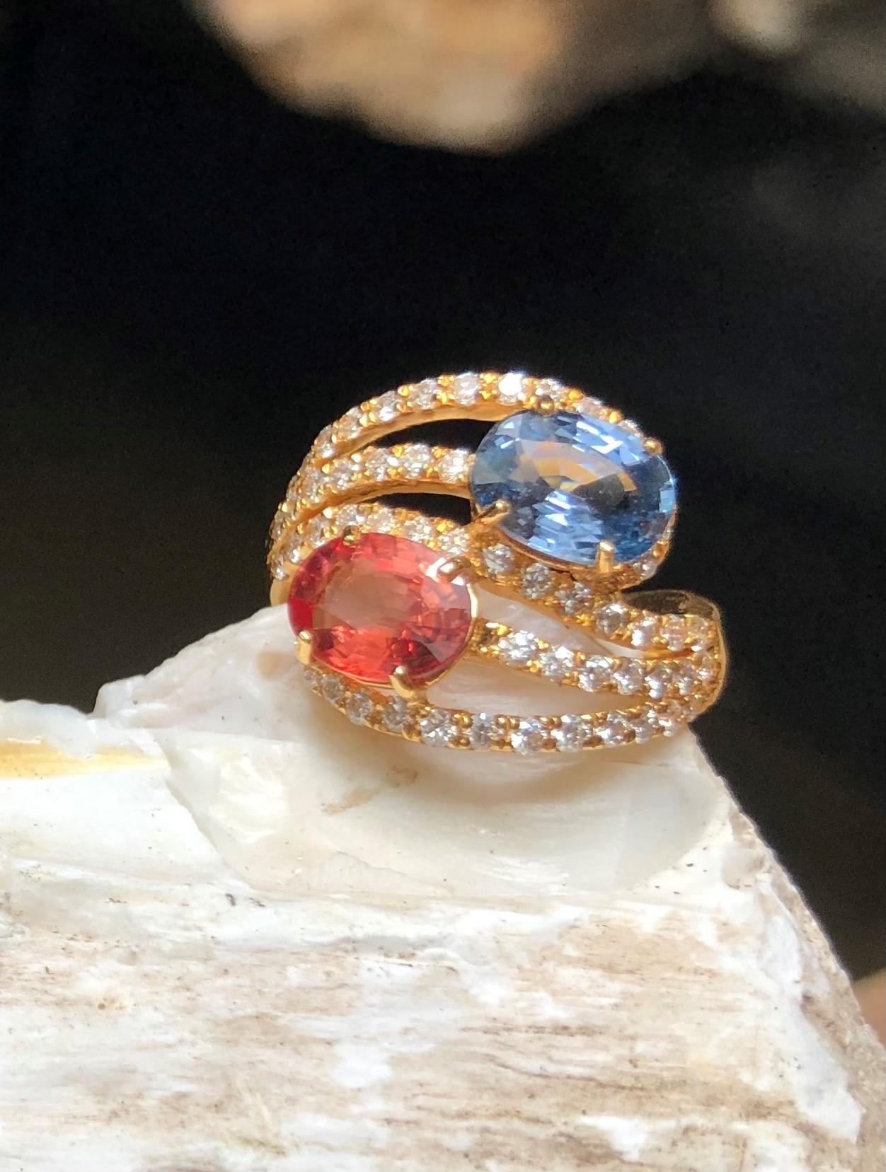 Anello con zaffiro multicolore e diamanti incastonati in oro 18 carati in vendita 4