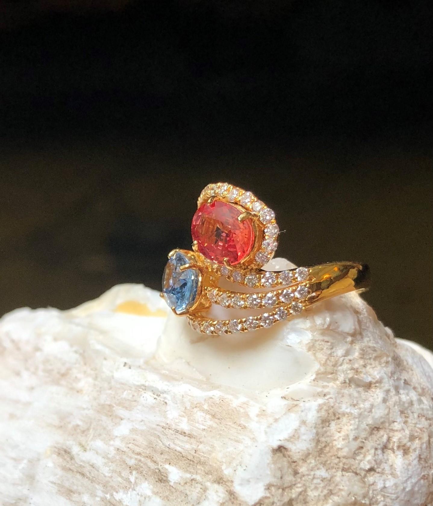 Anello con zaffiro multicolore e diamanti incastonati in oro 18 carati in vendita 6