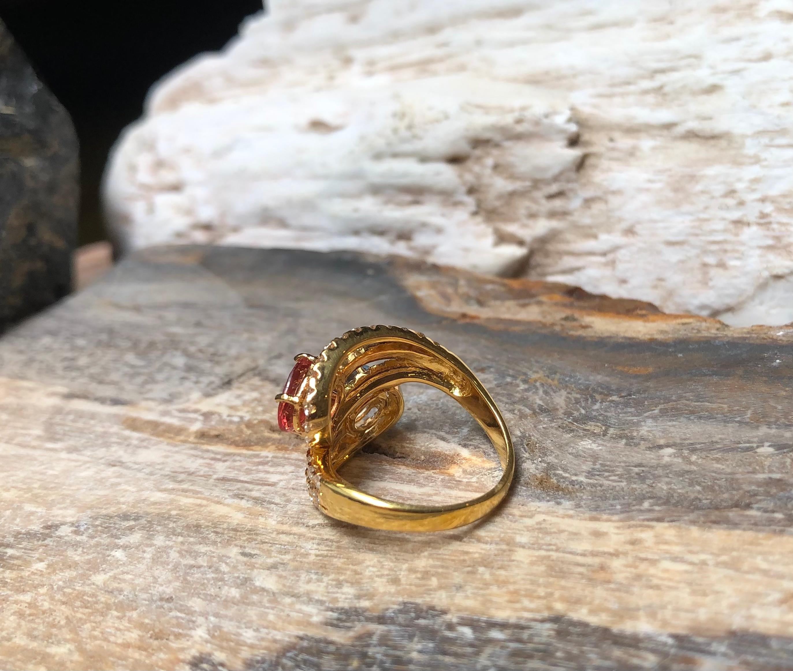 Anello con zaffiro multicolore e diamanti incastonati in oro 18 carati in vendita 7