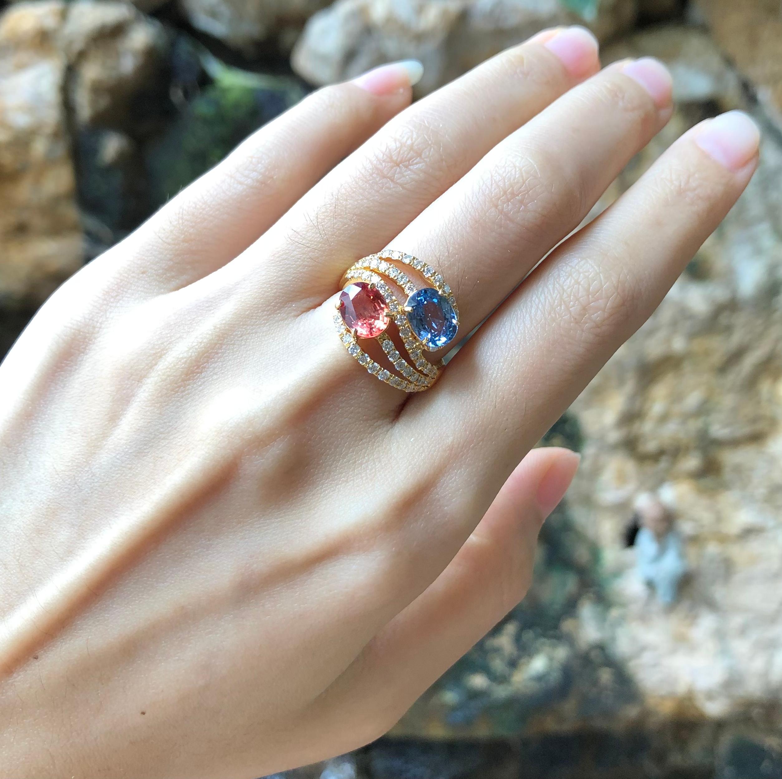 Anello con zaffiro multicolore da 3,04 carati e diamante da 0,60 carati con montatura in oro 18 carati

Larghezza:  2,0 cm 
Lunghezza: 1.7 cm
Misura dell'anello: 52
Peso totale: 5.81 grammi


