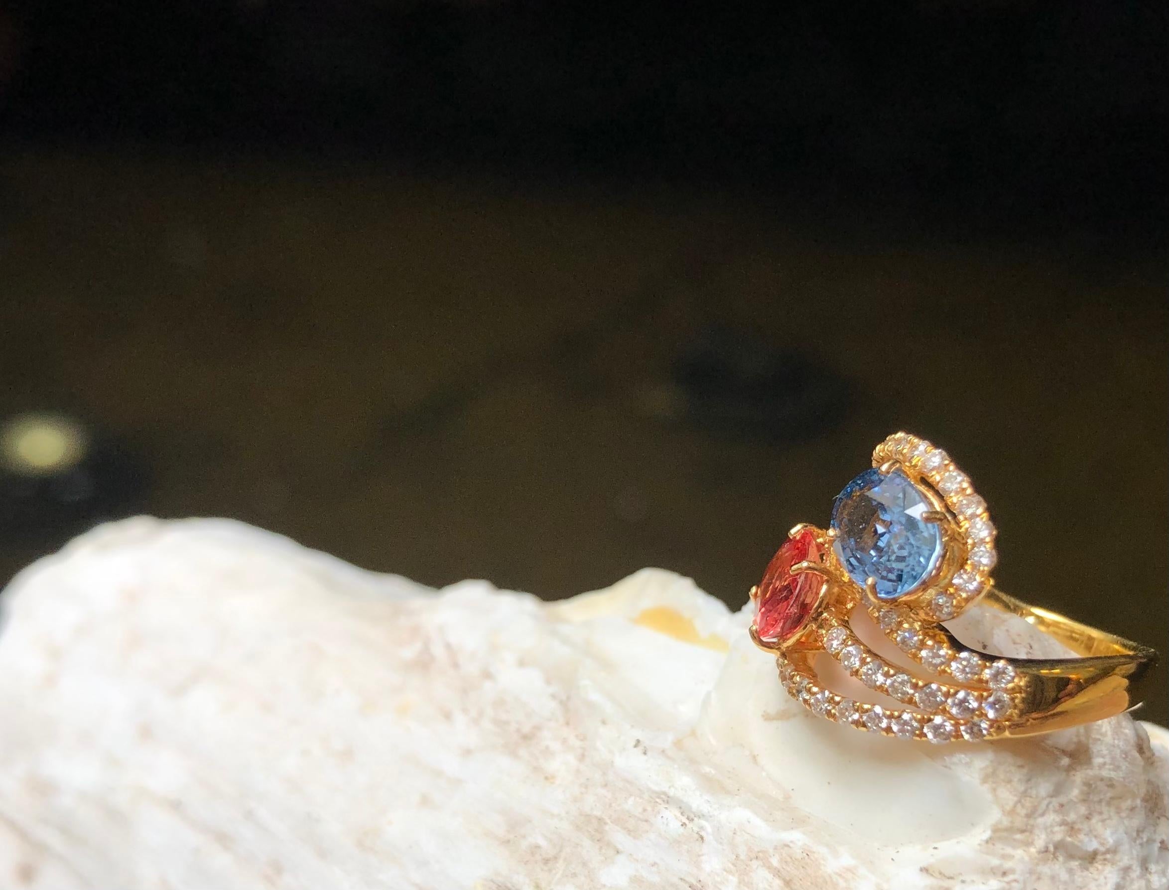 Anello con zaffiro multicolore e diamanti incastonati in oro 18 carati in vendita 2