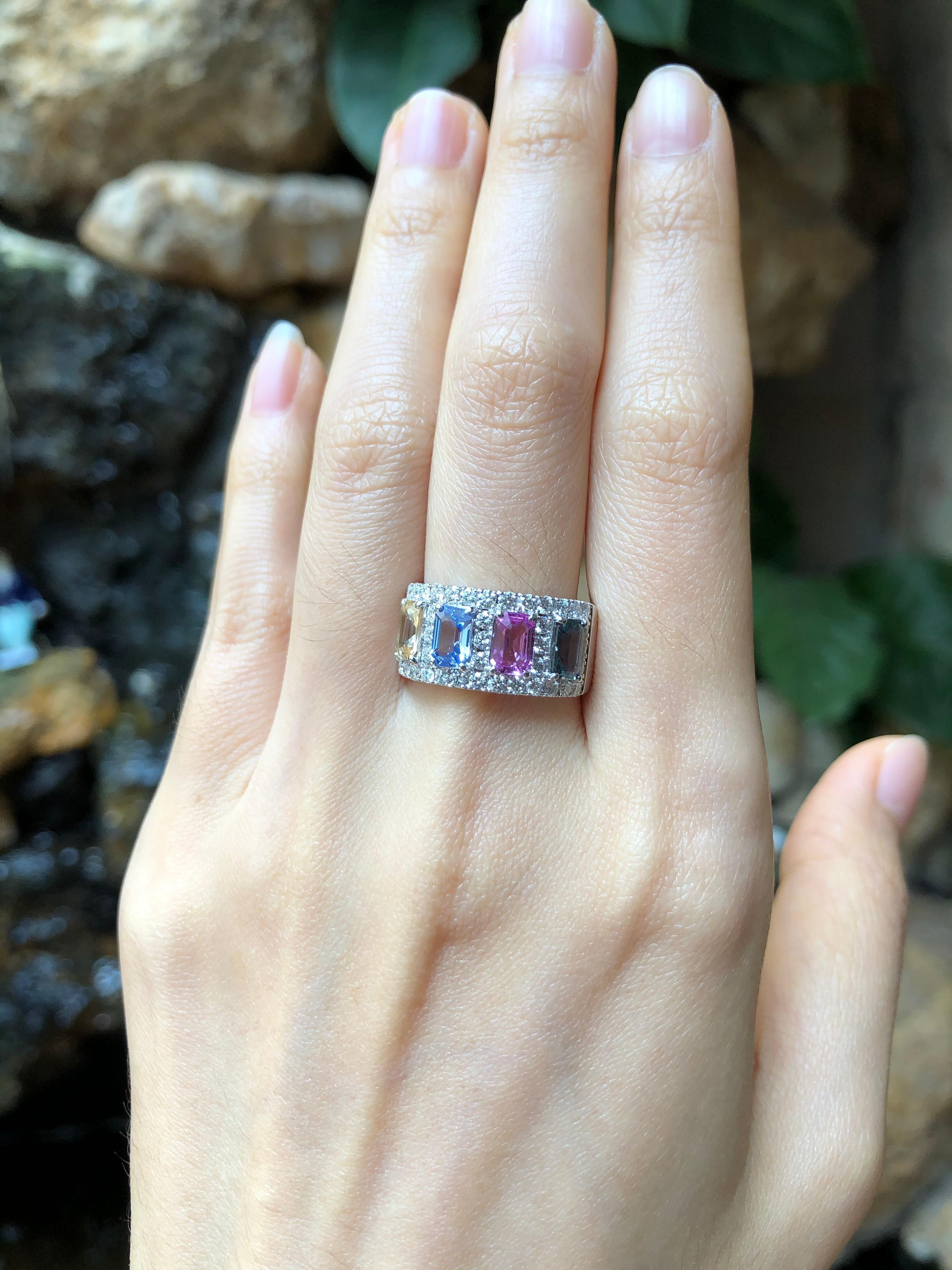 Multi-Color Sapphire with Diamond Ring Set in 18 Karat White Gold Settings In New Condition In Bangkok, TH