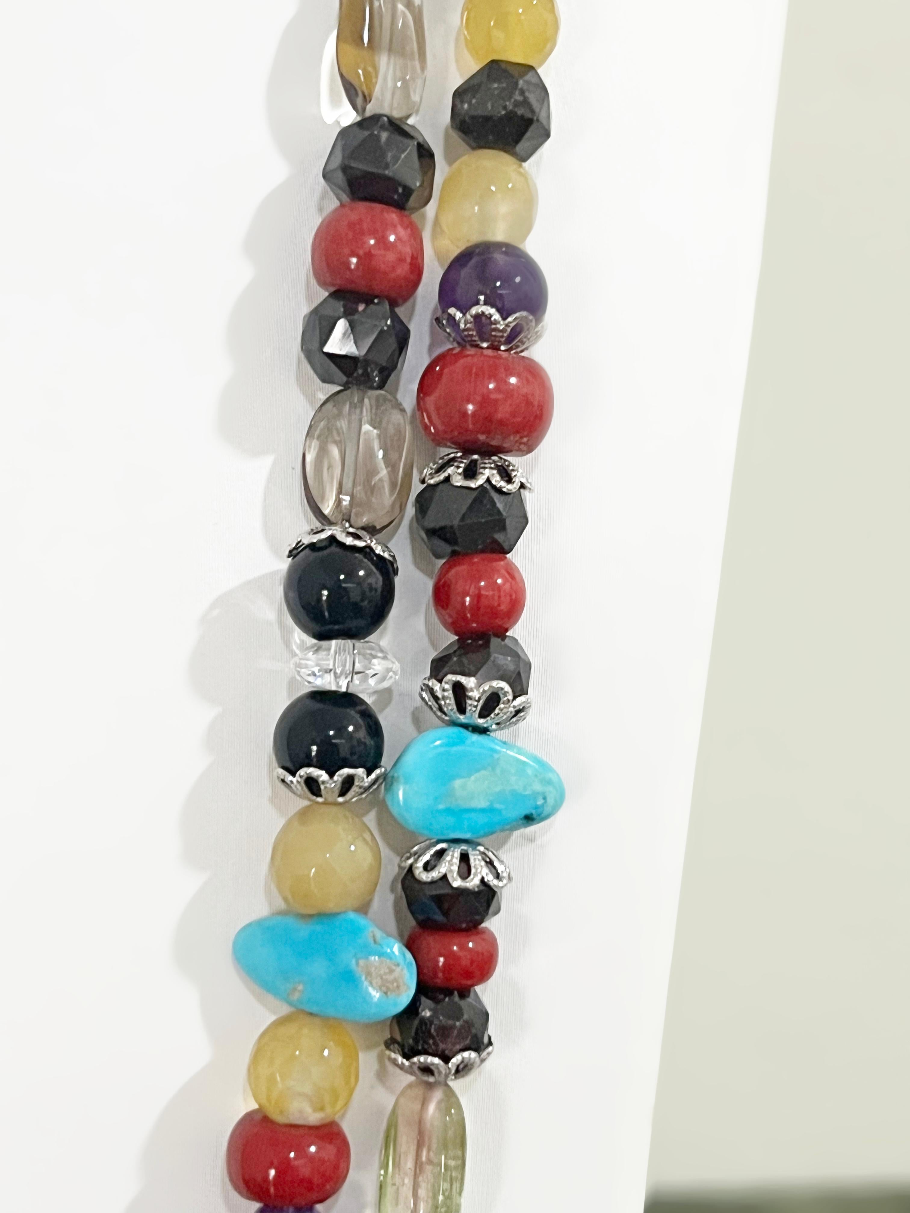 Artigiano Collana di perline in argento multicolore in vendita