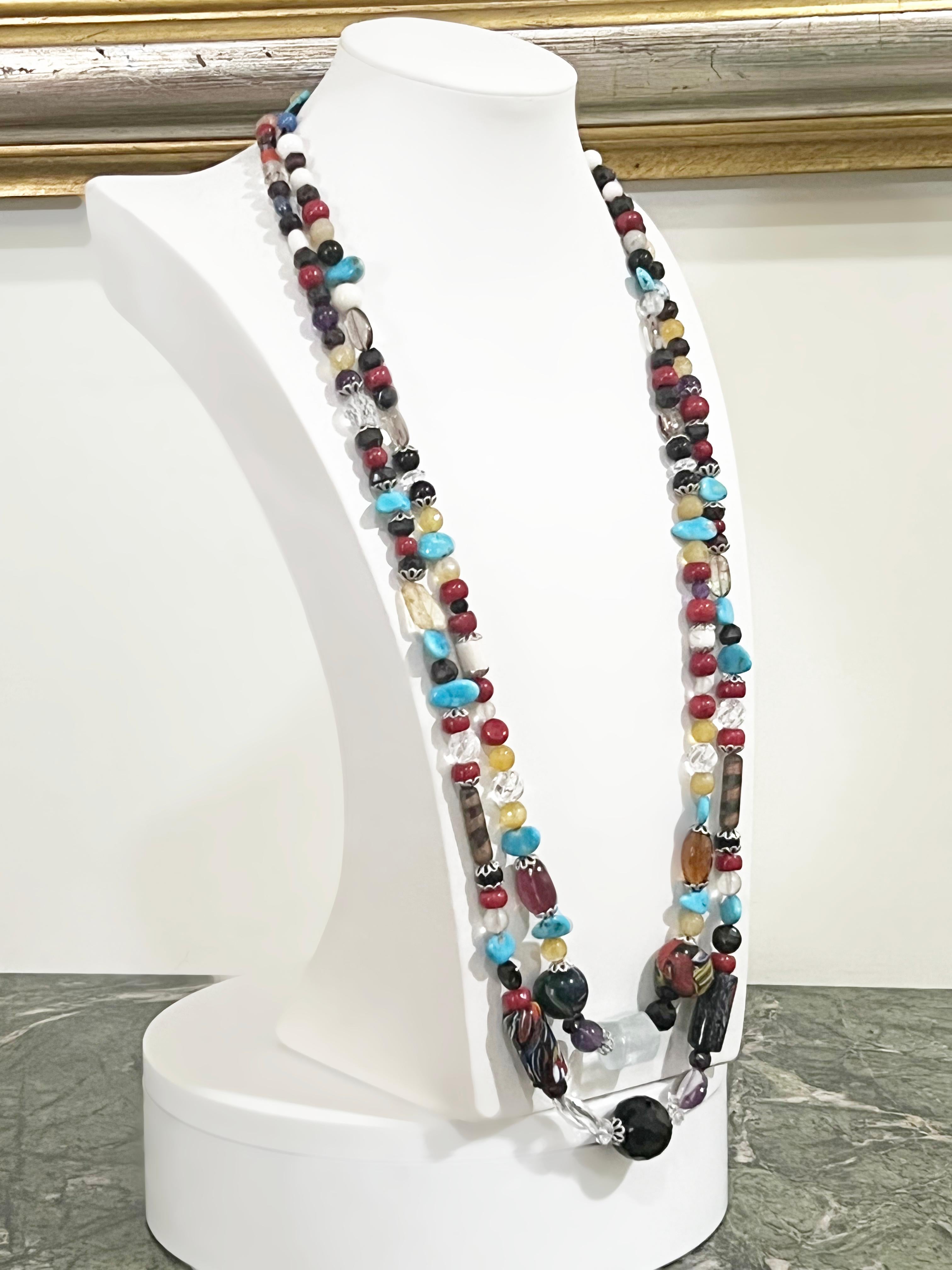 Collana di perline in argento multicolore in vendita 3