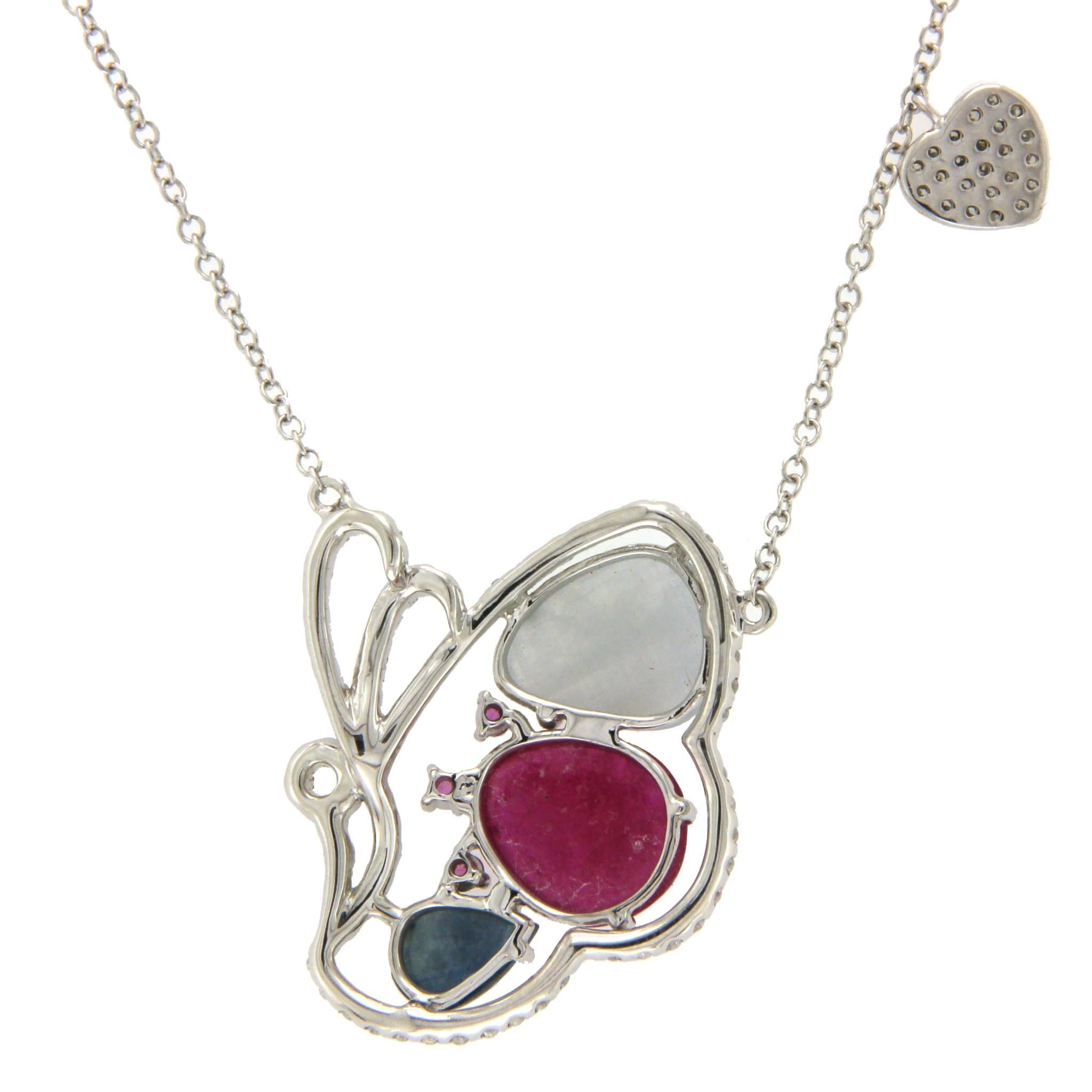 Collana a farfalla in oro 14 carati con zaffiri e diamanti a fette multicolore in vendita 1