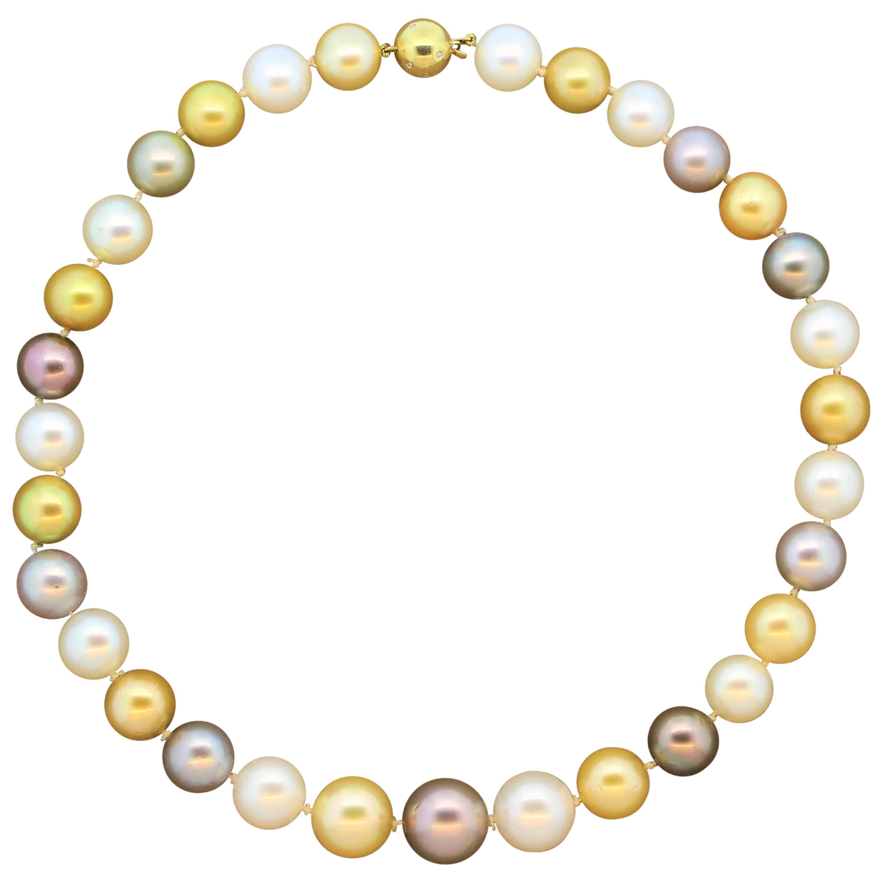 Goldhalskette mit mehrfarbigen Südsee- und Tahiti-Perlen und Diamanten