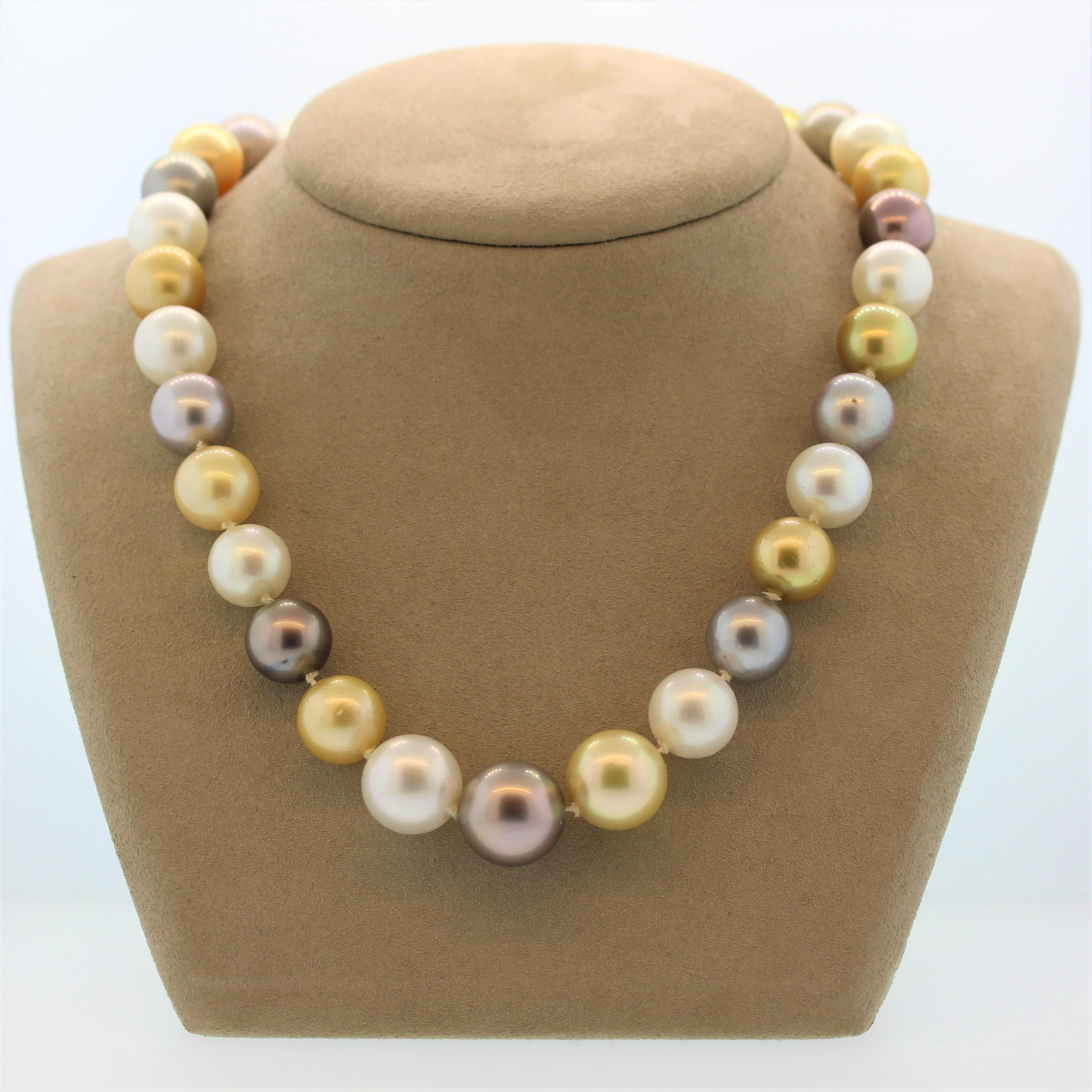 Multi-Color South Sea and Tahitian Pearl Diamond Gold Necklace In New Condition For Sale In Beverly Hills, CA