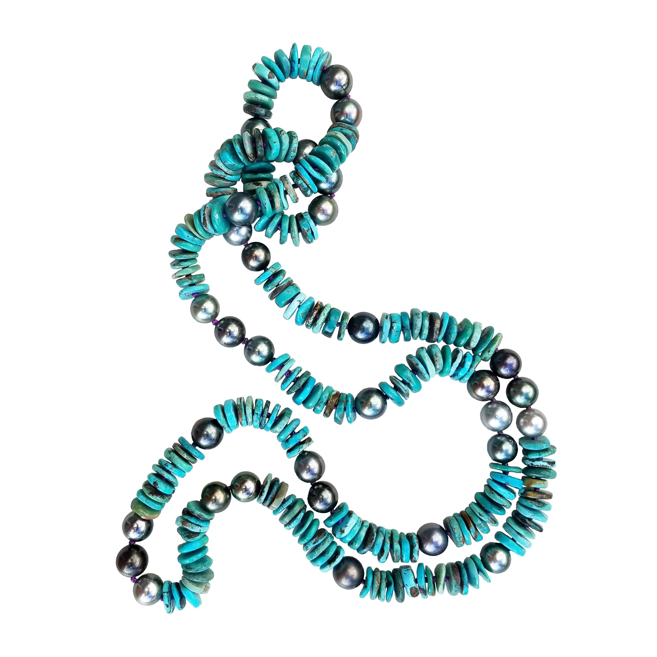 Una serie di colori vivaci, sia di perle che di turchesi, compongono questa entusiasmante collana Helix. Perle di Tahiti in verde e blu argenteo, cioccolato e bacche. Turchese in tonalità chiare e scure di verde, blu e marrone.

31 perle di Tahiti