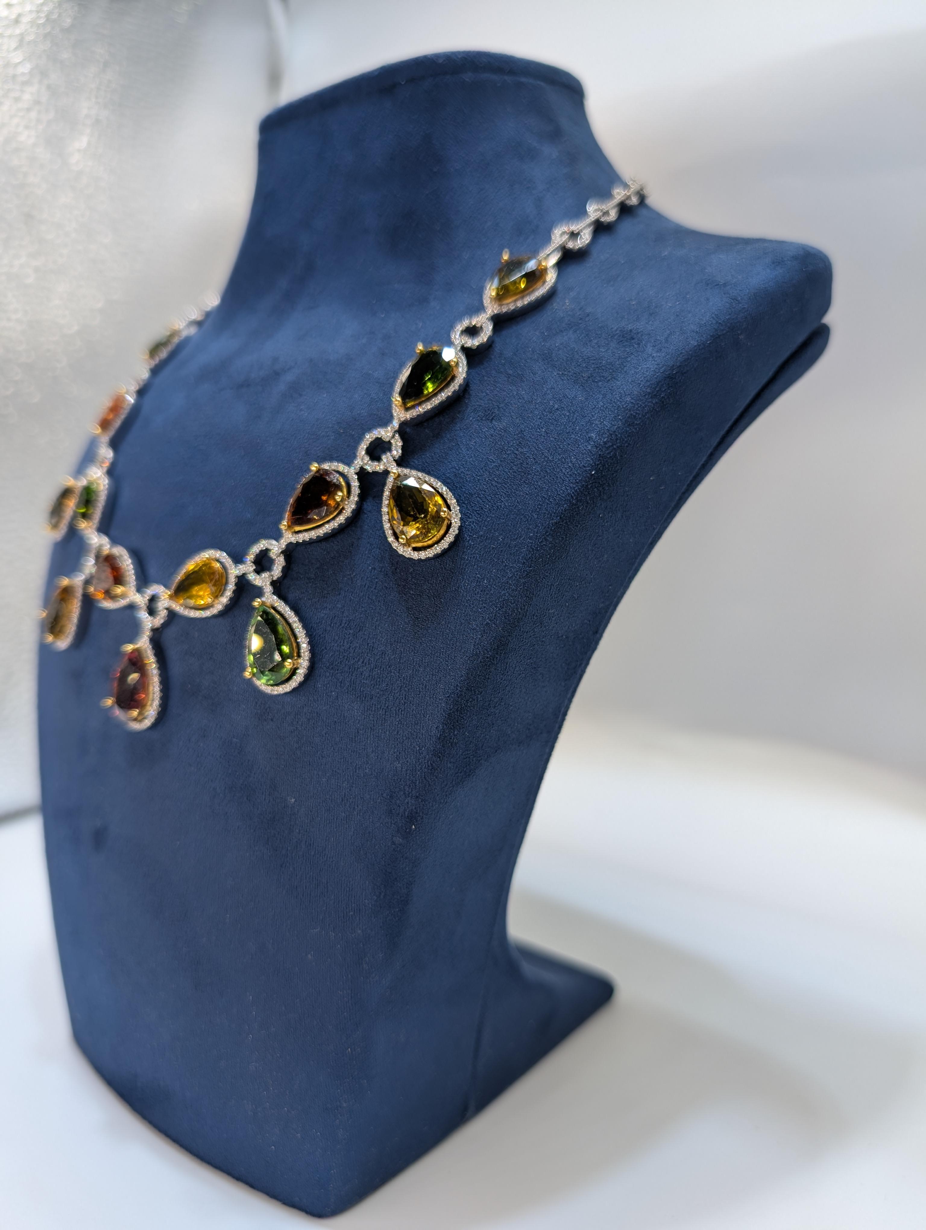 Halskette mit mehrfarbigem Turmalin und Diamanten im Zustand „Neu“ im Angebot in New York, US